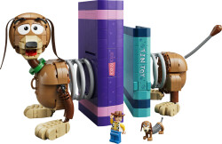 مجموعه ساختنی و نمایشی کتاب‌دسته سگ اسلینکی از لگو LEGO، مدل 43301، ۱۳۱۱ قطعه