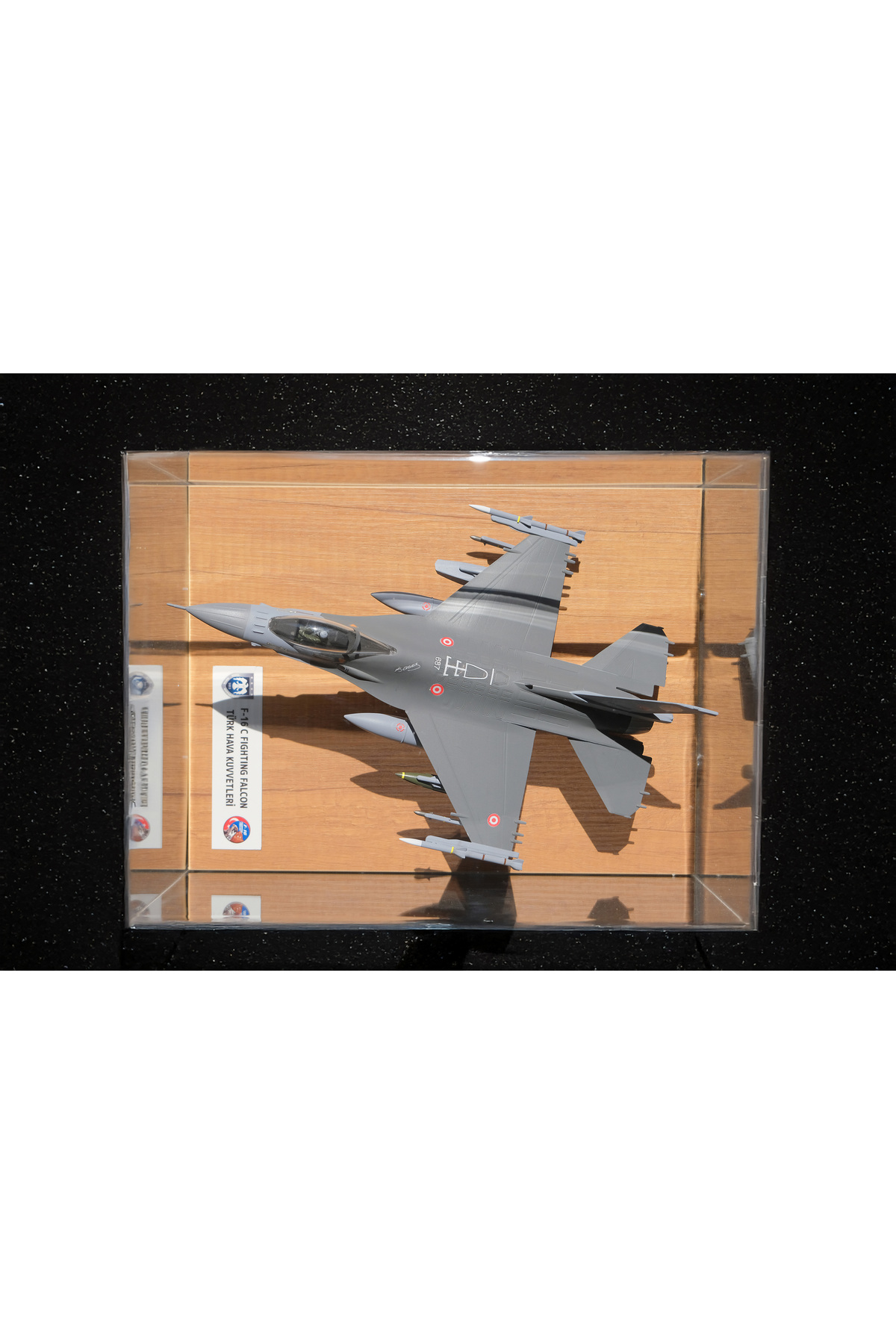 مدل خودرو هواپیمای F 16C FIGHTING FALCON PLASTIC غرفه نمایشگاهی شیشه ای پلکسی اورجینال ALKAN ASKERİ MALZEMELER VE TEKSTİL