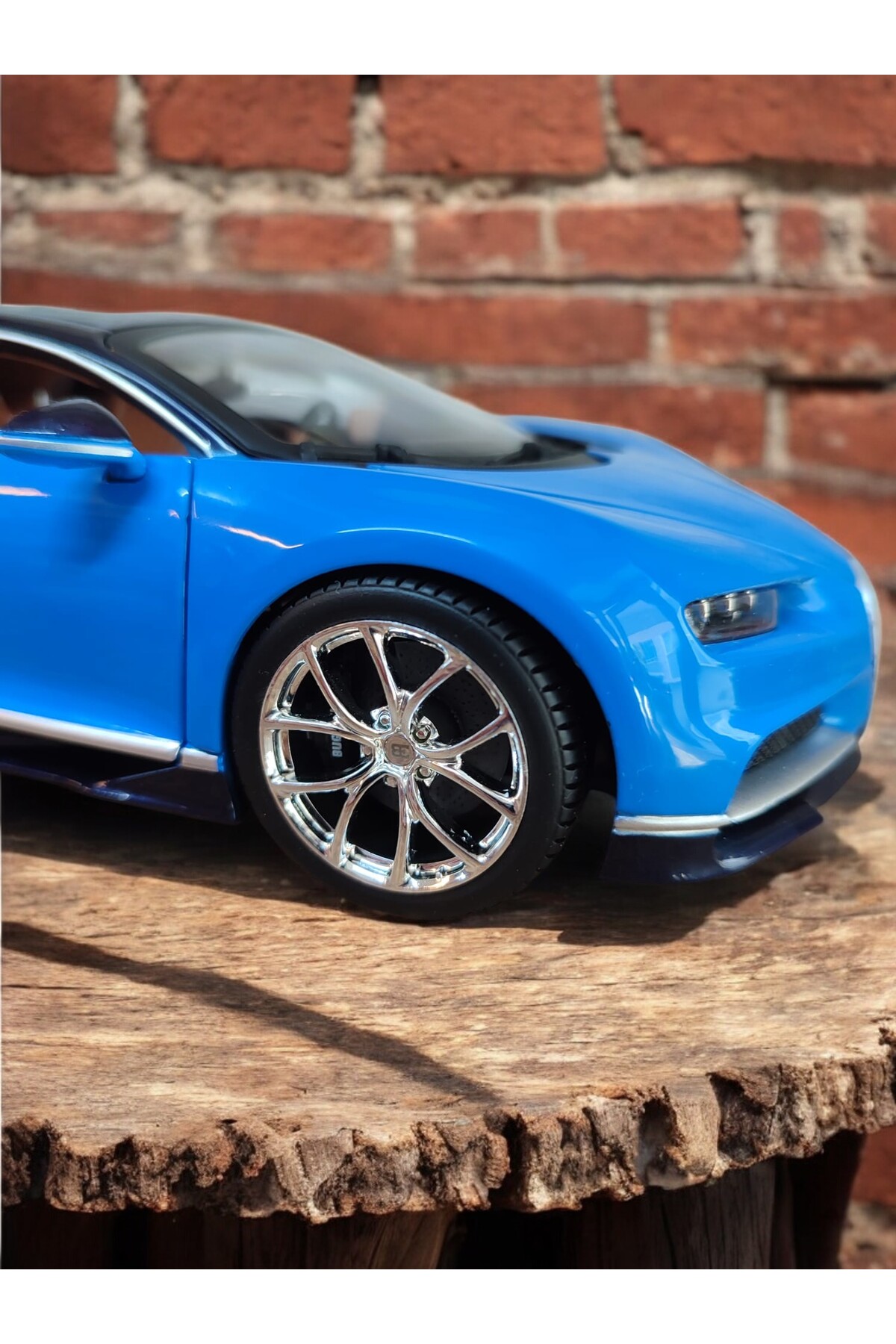 مدل خودرو ماشین کلکسیونی BUGATTI CHIRON 1:18 SCALE BLUE DIE CAST فلزی اصلی اورجینال Burago