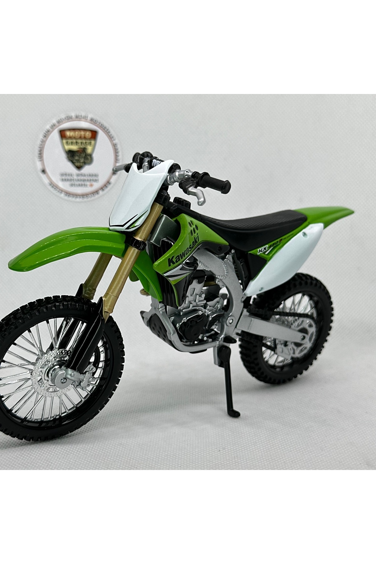 مدل خودرو موتورسیکلت KAWASAKI KX 450F 1:12 DIECAST – فلزی دارای مجوز اورجینال Maisto Diecast