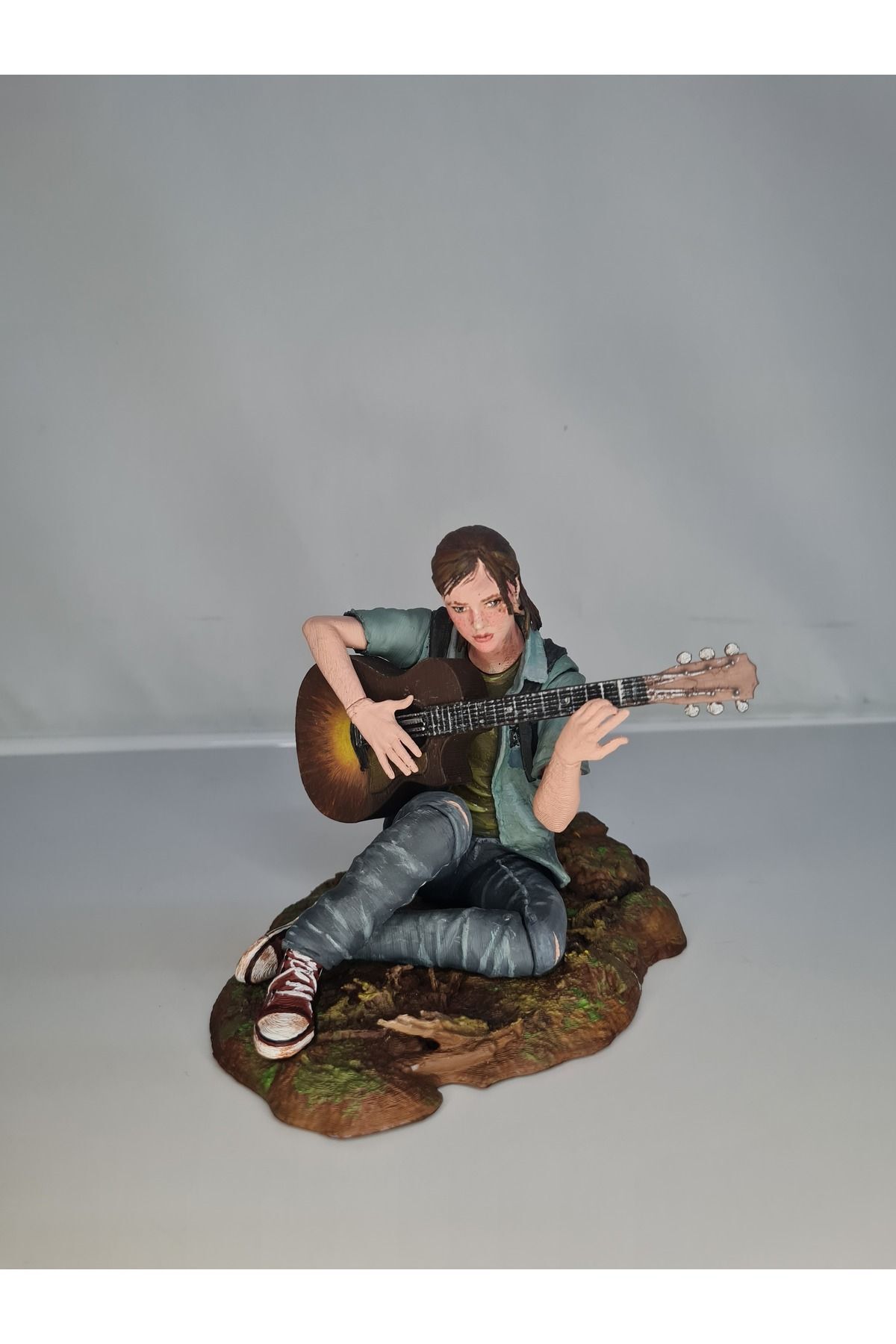 فیگور Ellie Watkins Piriteknoloji