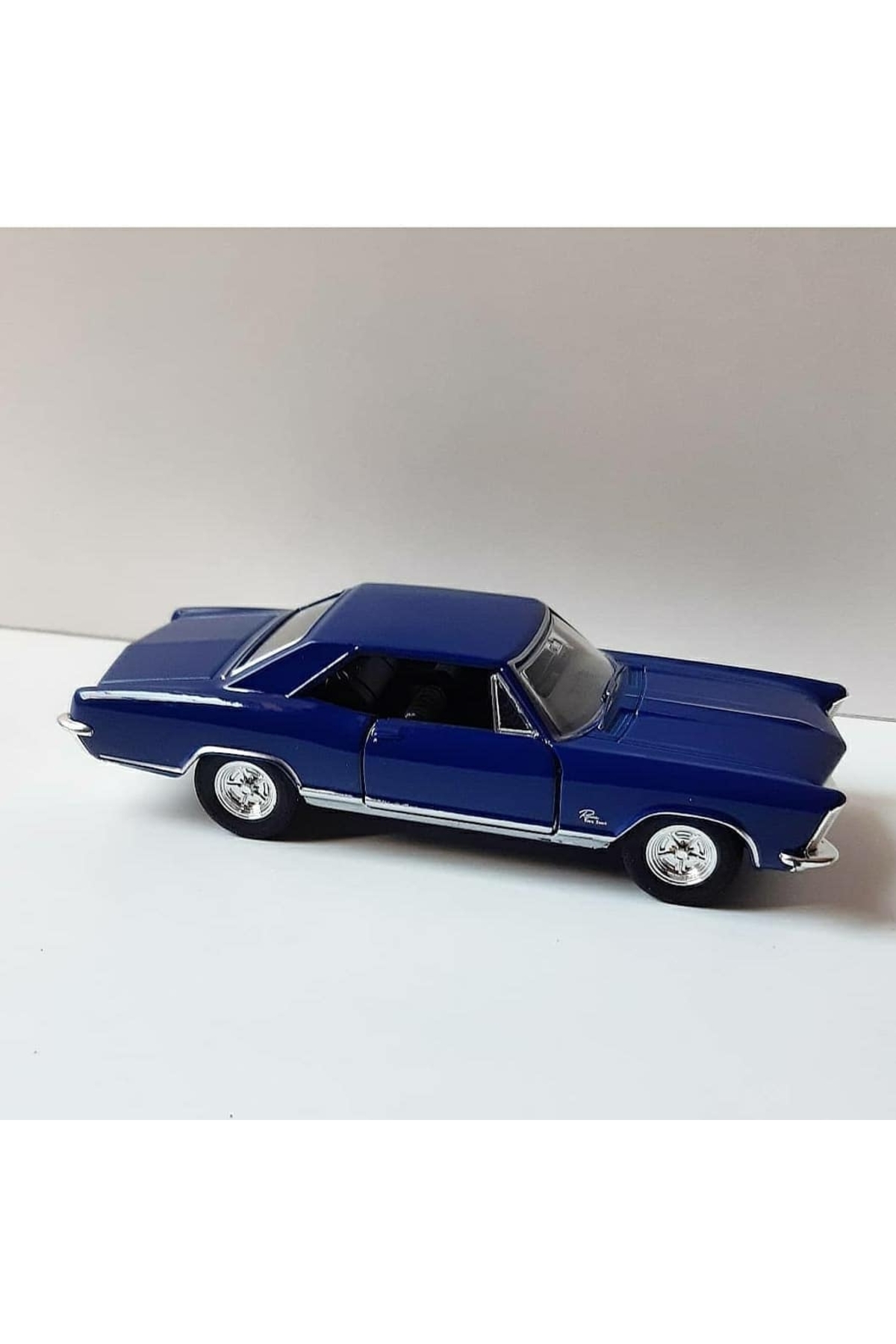 مدل خودرو 1.36 SCALE WELLY BRAND دارای مجوز 1965 BUICK رنگ آبی تیره 12 سانتی متر ماشین فلزی اورجینال WELLY