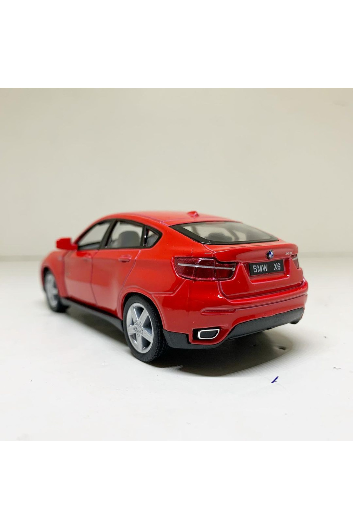 مدل خودرو 1.36 SCALE KINSMART دارای مجوز BMW X6 ماشین فلزی رنگ قرمز 12 سانتی متر اورجینال WELLY