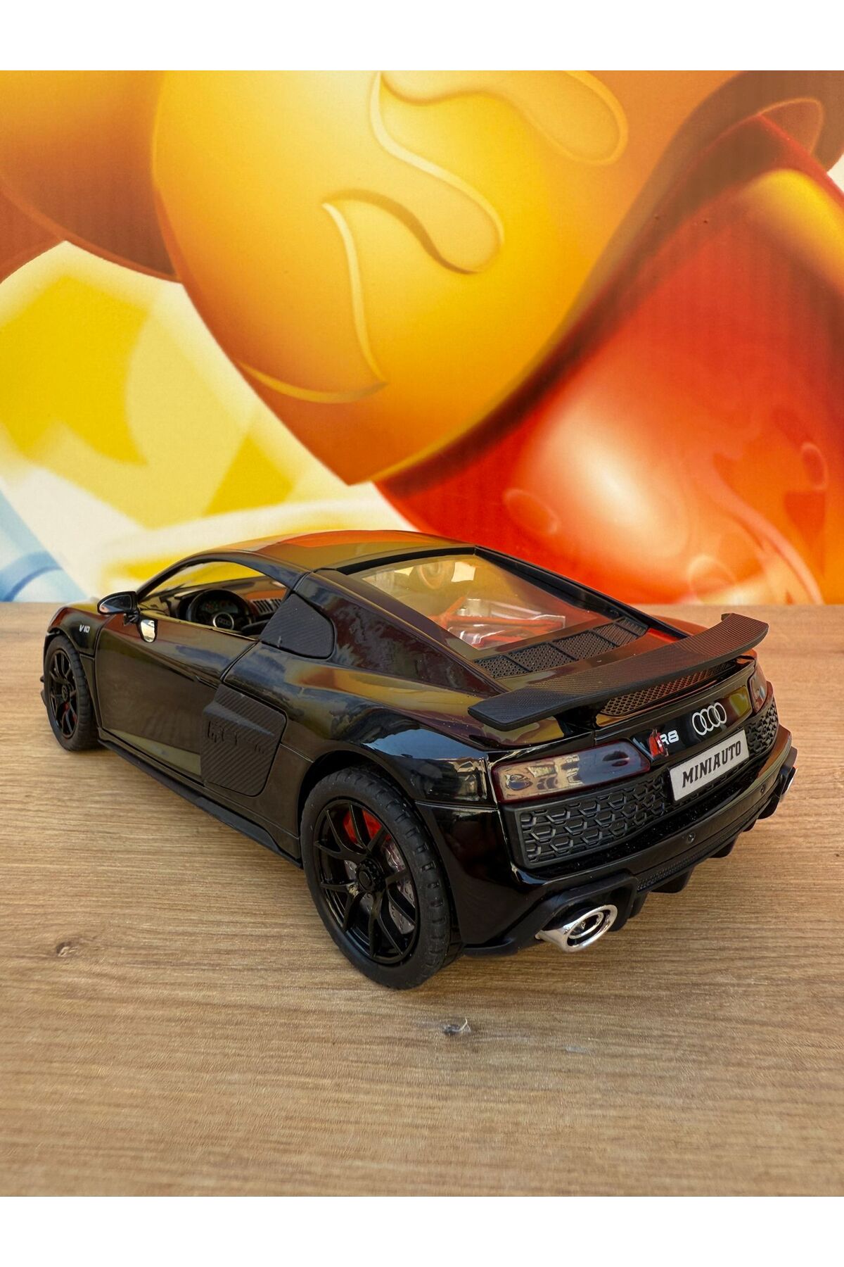 مدل خودرو 1:24 آئودی R8 DIECAST ماشین مشکی درهای باز کننده چراغ های صوتی PULL DROP اورجینال scntoys