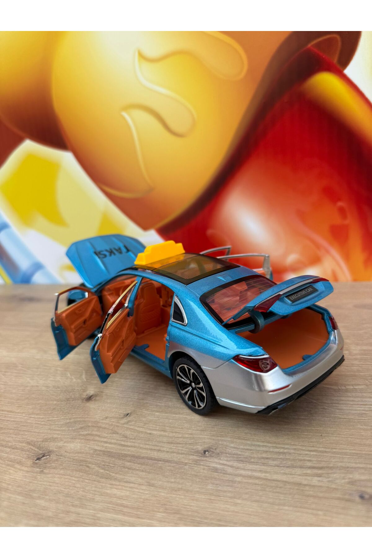 مدل خودرو مرسدس بنز C200 DIECAST تاکسی اسباب بازی ماشین لوکس درب صندوق عقب باز می شود اورجینال scntoys