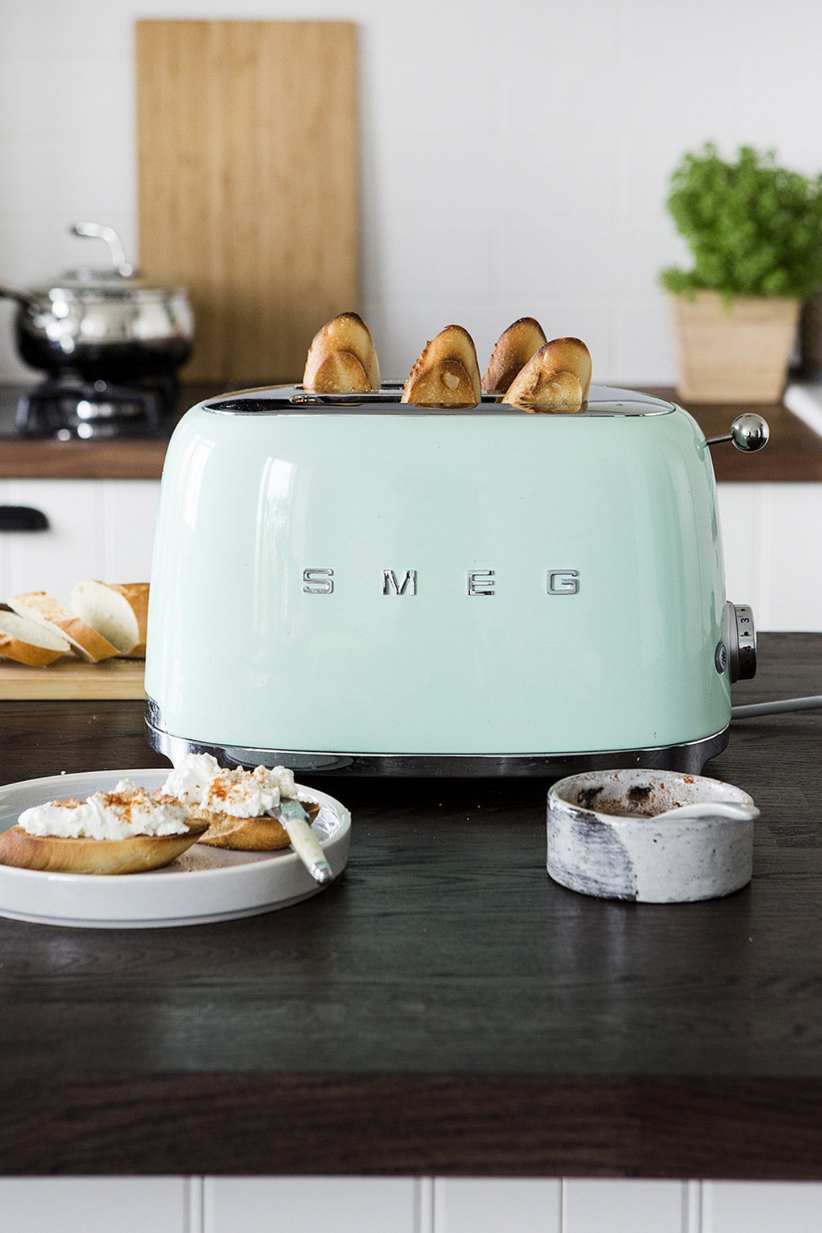 توستر سبز رترو سبک دهه 50 TSF01PGEU اورجینال Smeg