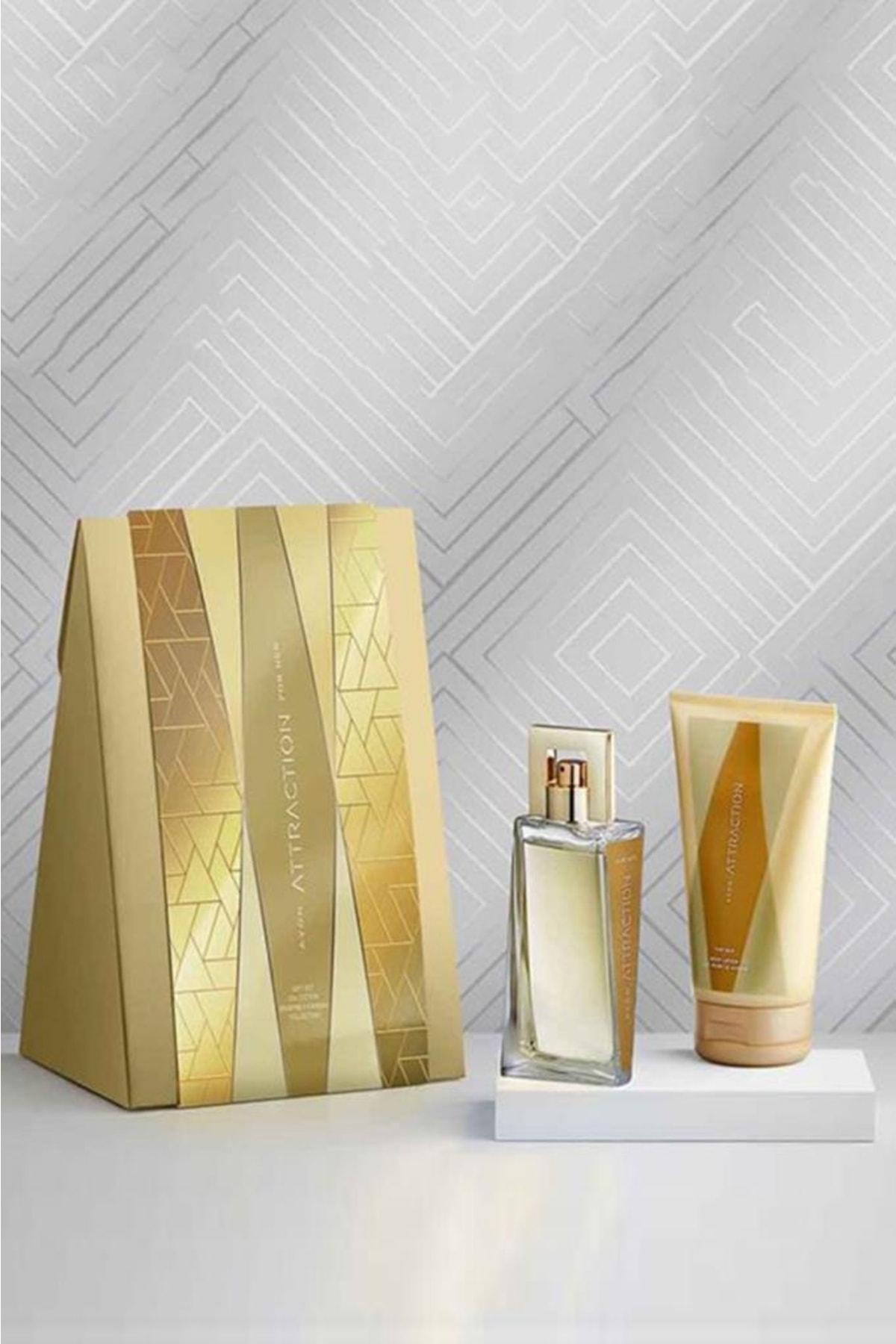 Avon هدیه عطر و لوسیون بدن زنانه جذاب