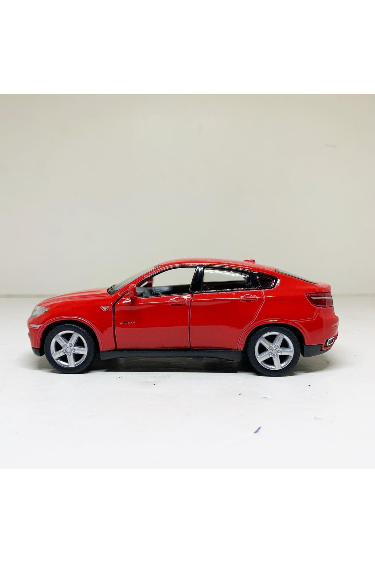 مدل خودرو 1.36 SCALE KINSMART دارای مجوز BMW X6 ماشین فلزی رنگ قرمز 12 سانتی متر اورجینال WELLY