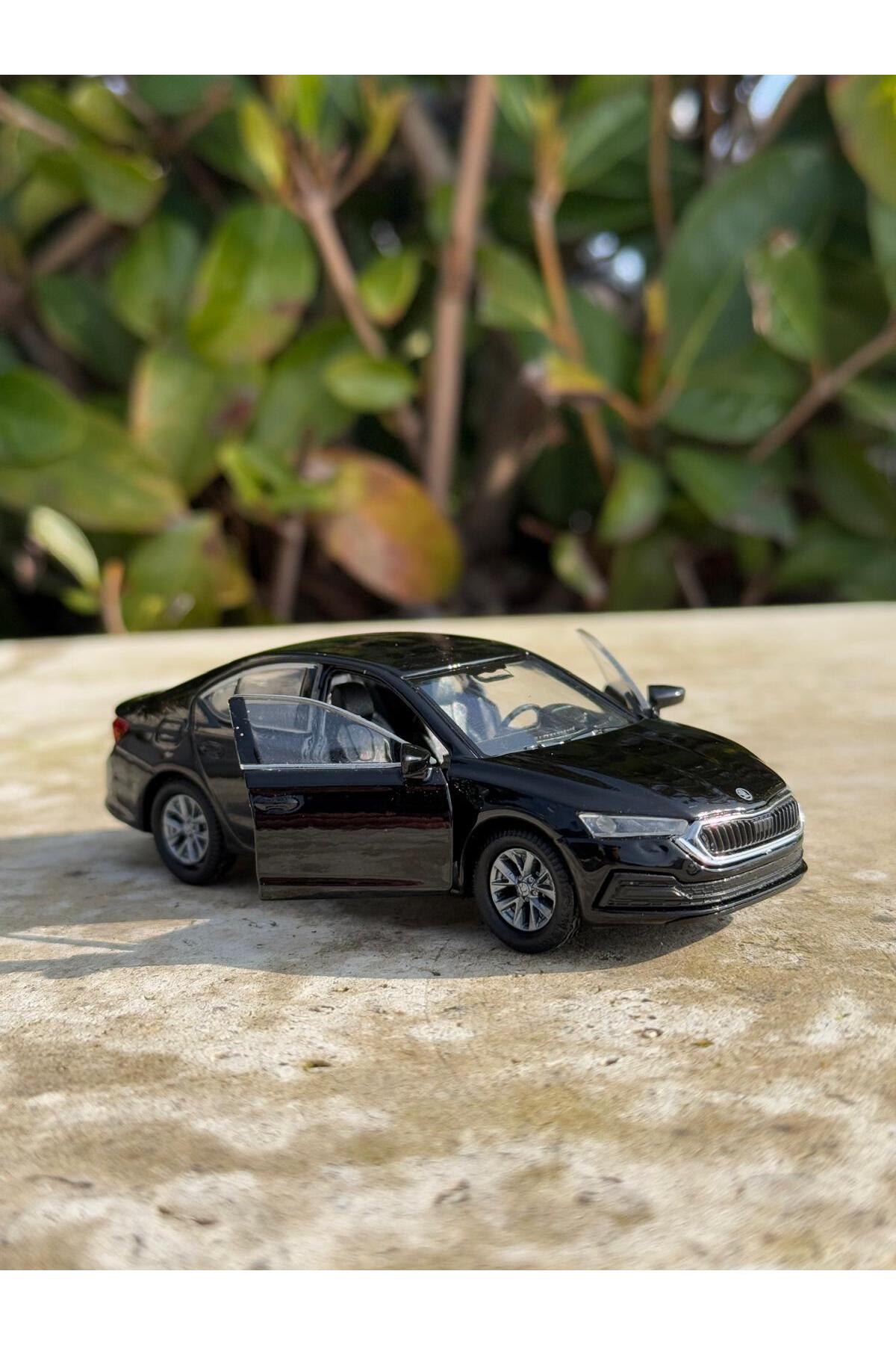 ماشین اسباب بازی SKODA OCTAVIA COLLECTION CAR METAL 12CM لوکس مشکی مدل scntoys