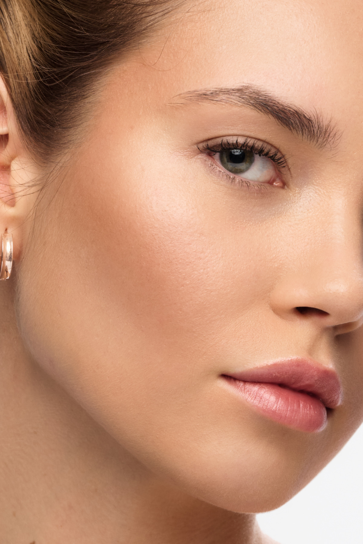 استیک کانتور کرمی COZY مدل SCULPT ME با رنگ قهوه‌ای و اثر طبیعی سایه COZY Cosmetics