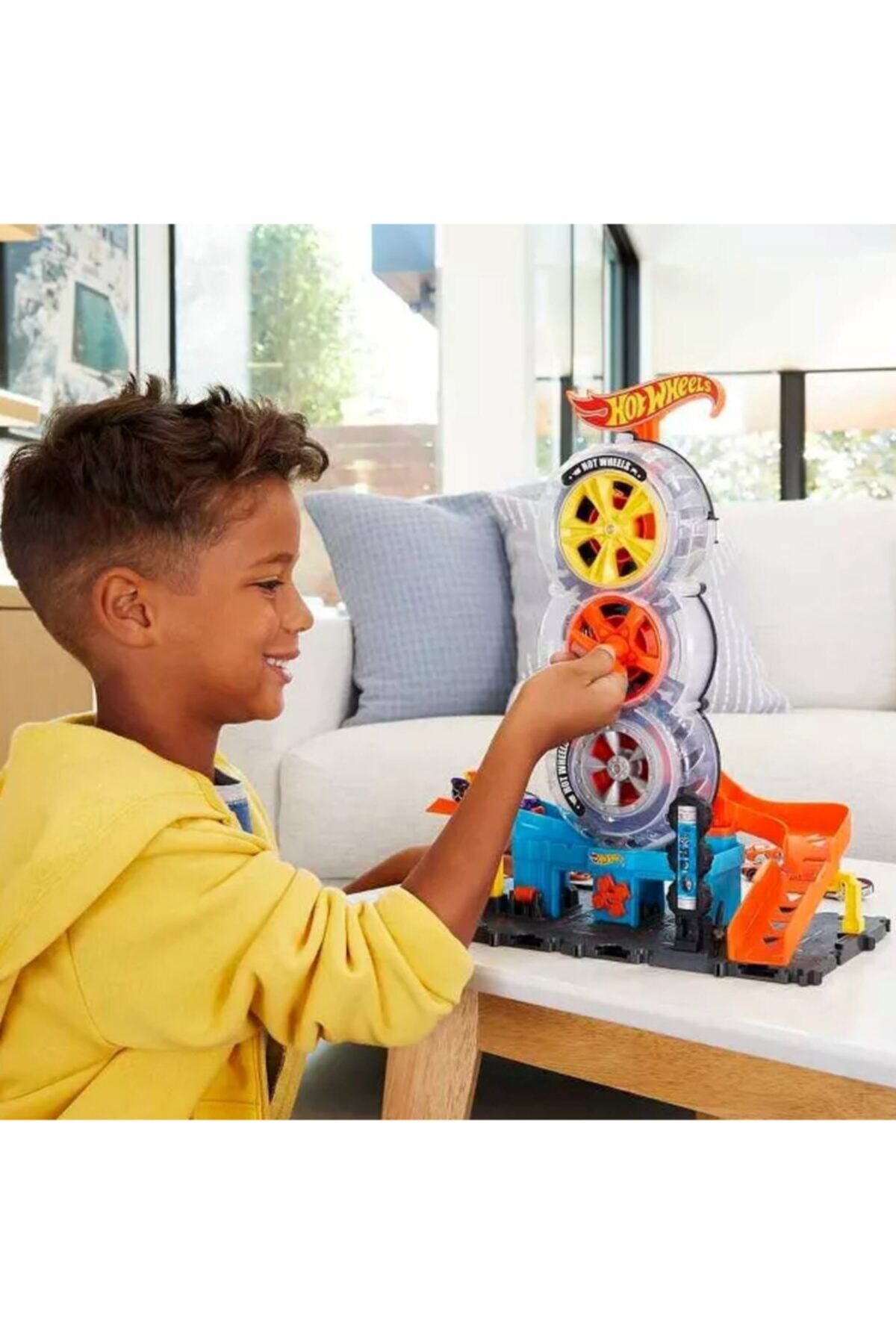 ماشین اسباب بازی فروشگاه تایر سوپر توئیست محصول دارای مجوز HDP02 از ترکیه HOT WHEELS