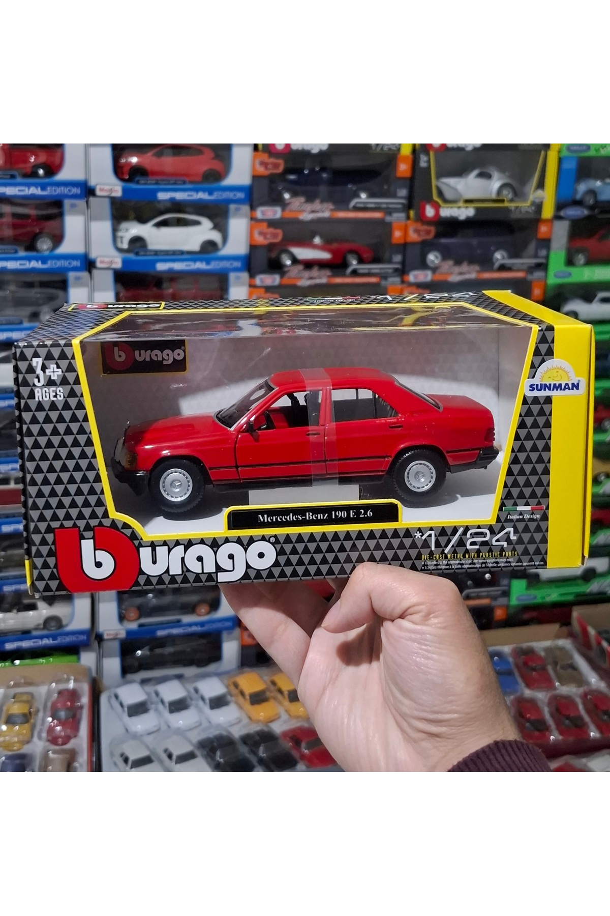 مدل خودرو 1.24 SCALE BURAGO دارای مجوز مرسدس بنز 190E RED 17 18 سانتی متر اورجینال Burago