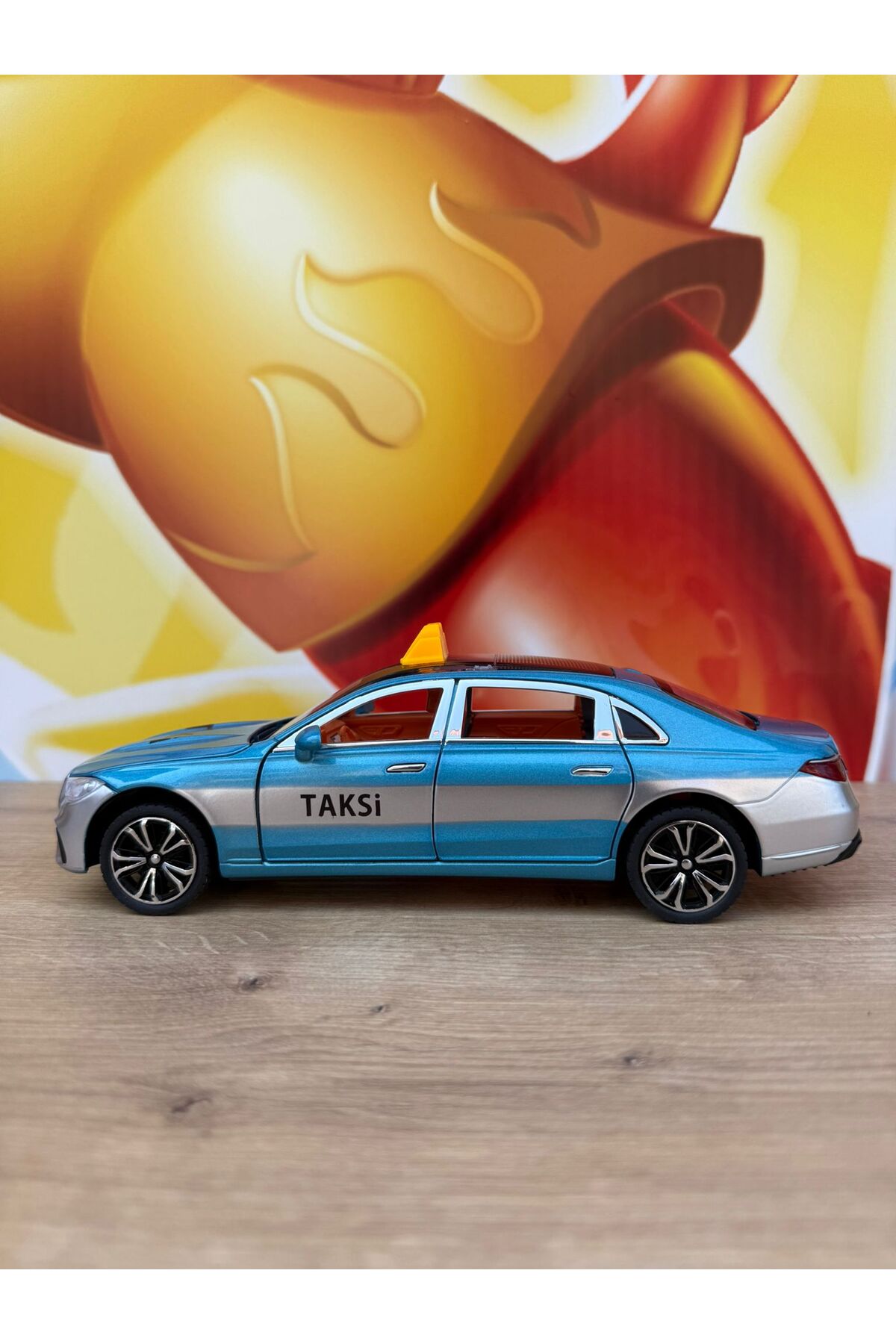 مدل خودرو مرسدس بنز C200 DIECAST تاکسی اسباب بازی ماشین لوکس درب صندوق عقب باز می شود اورجینال scntoys
