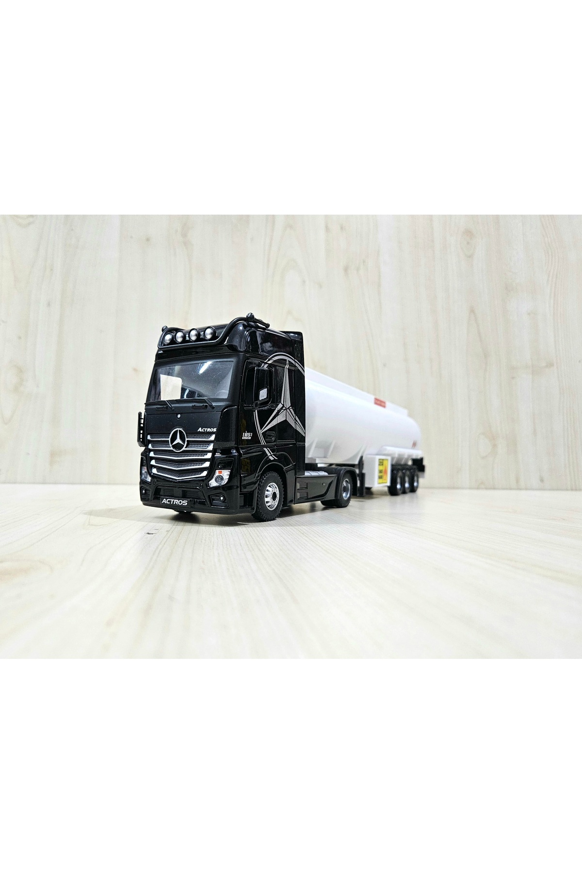 مدل خودرو طول نیم متر 1 36 MERCEDES ACTROS TANKER TRUCK MODEL نام نوشته شده مشکی اورجینال Maket