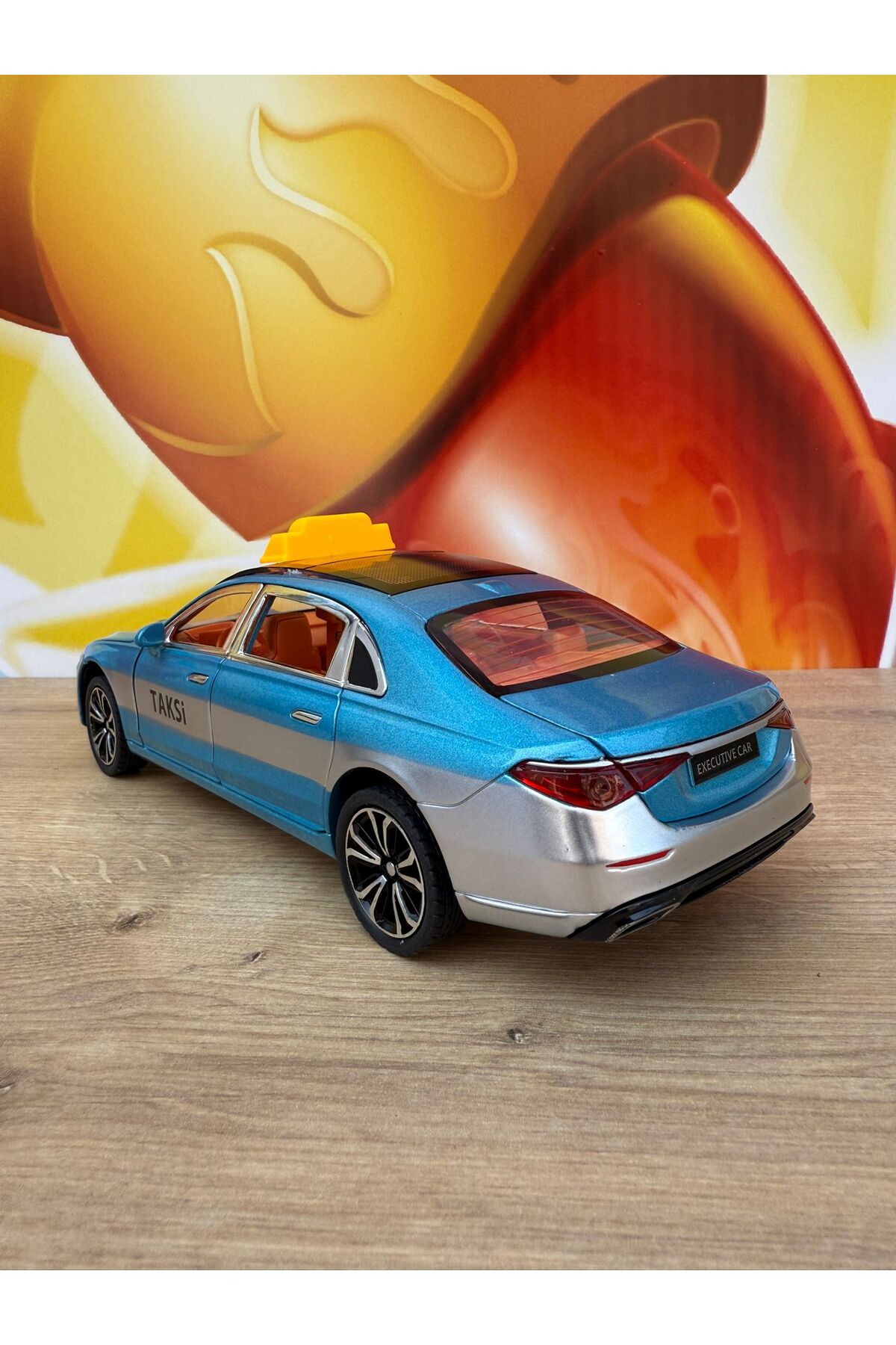 مدل خودرو مرسدس بنز C200 DIECAST تاکسی اسباب بازی ماشین لوکس درب صندوق عقب باز می شود اورجینال scntoys