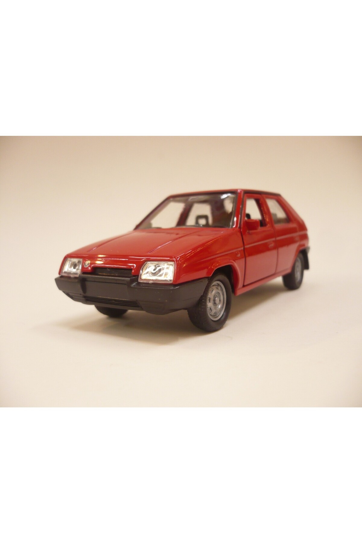 مدل خودرو SKODA FAVORIT BLUE COLOR METAL MODEL PULL DROP CAR 1 32 قرمز از ترکیه WELLY