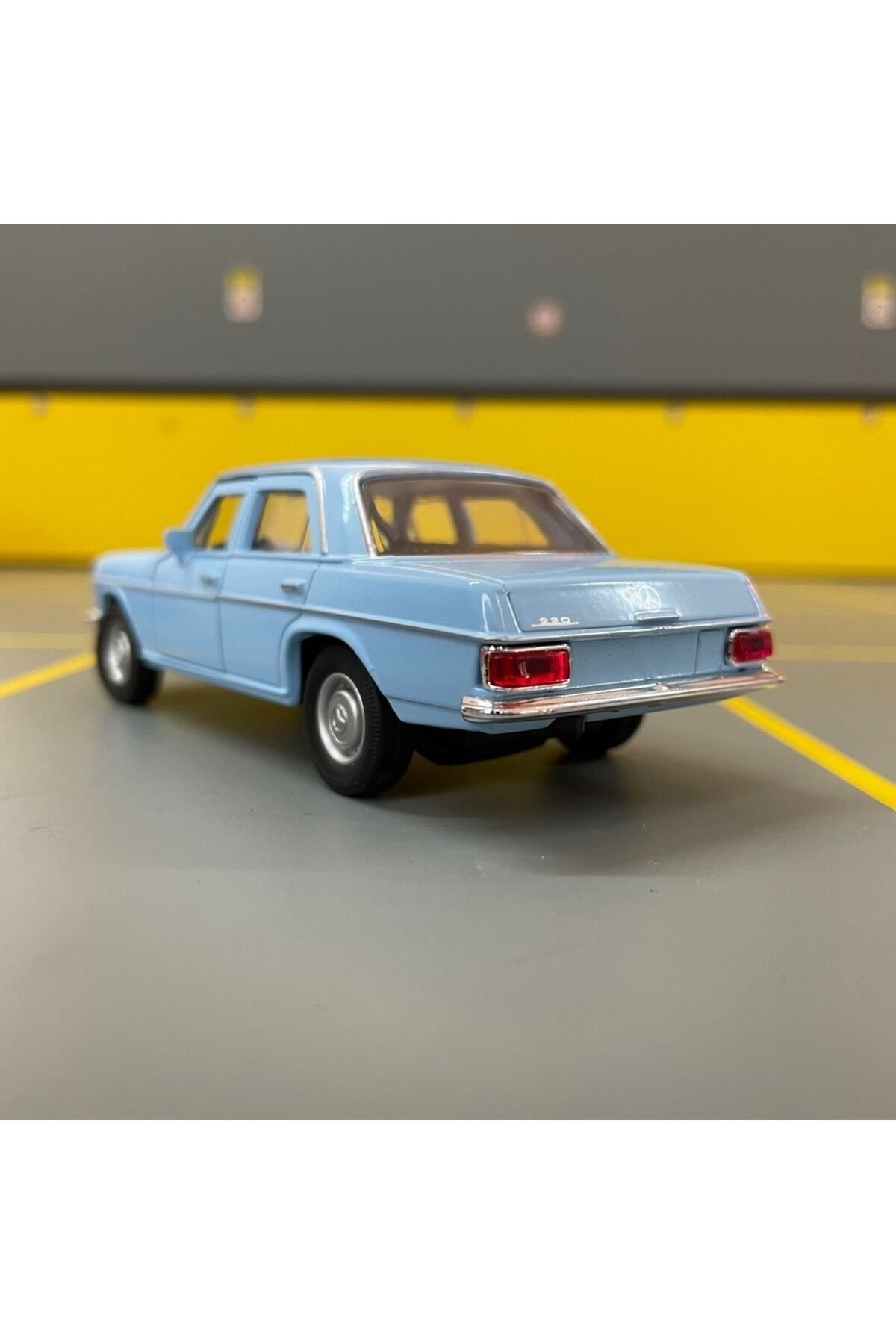 مدل خودرو MERCEDES BENZ 220 W115 1 36 SCALE DIECAST METAL MODEL CAR PULL DROP TOY از ترکیه WELLY