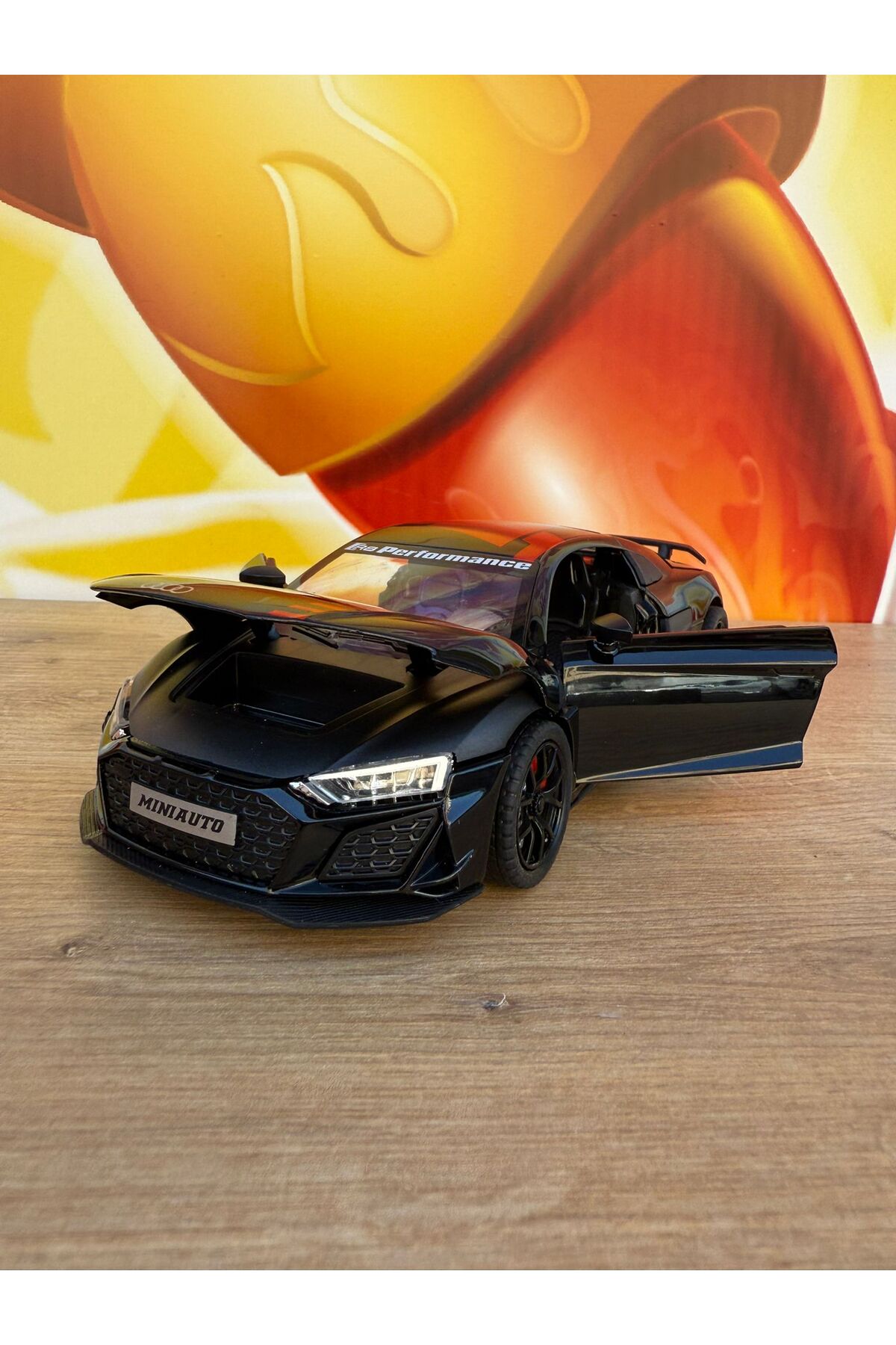 مدل خودرو 1:24 آئودی R8 DIECAST ماشین مشکی درهای باز کننده چراغ های صوتی PULL DROP اورجینال scntoys