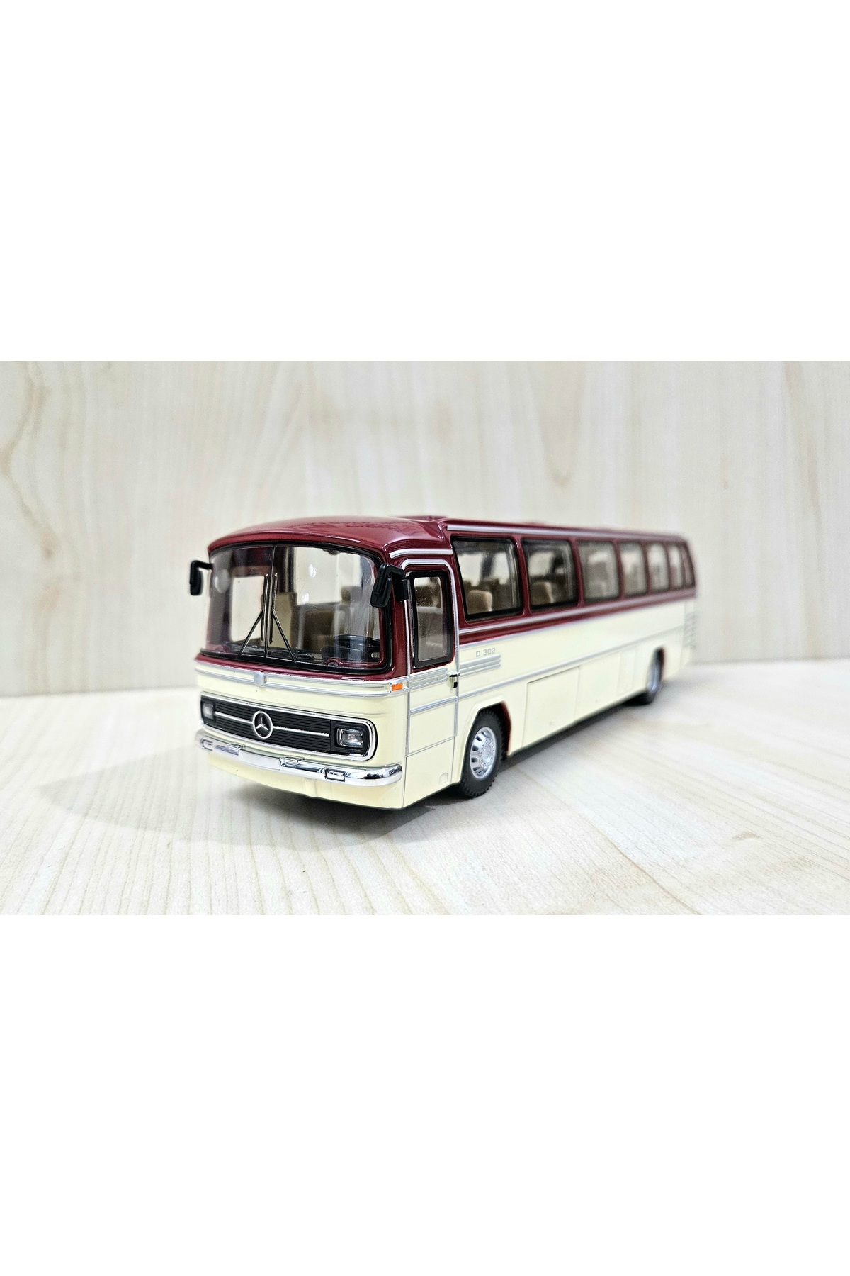 مدل خودرو اتوبوس MERCEDES BENZ O302 فلز شرابی با مقیاس 1 43 25 سانتی متر اورجینال Maket