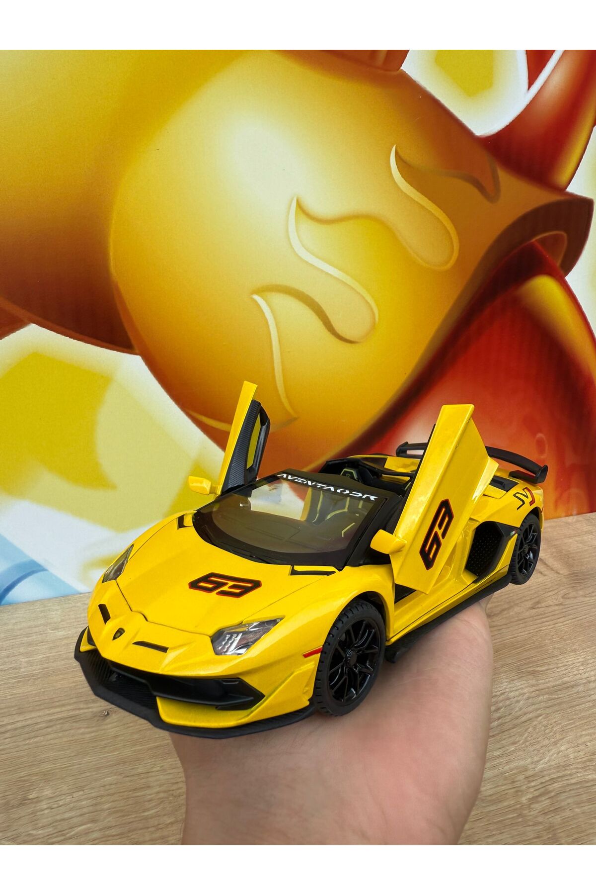 مدل خودرو ماشین LAMBORGHINI AVENTADOR SVJ DIECAST با درهای بازکننده چراغ های صوتی YELLOW اورجینال scntoys