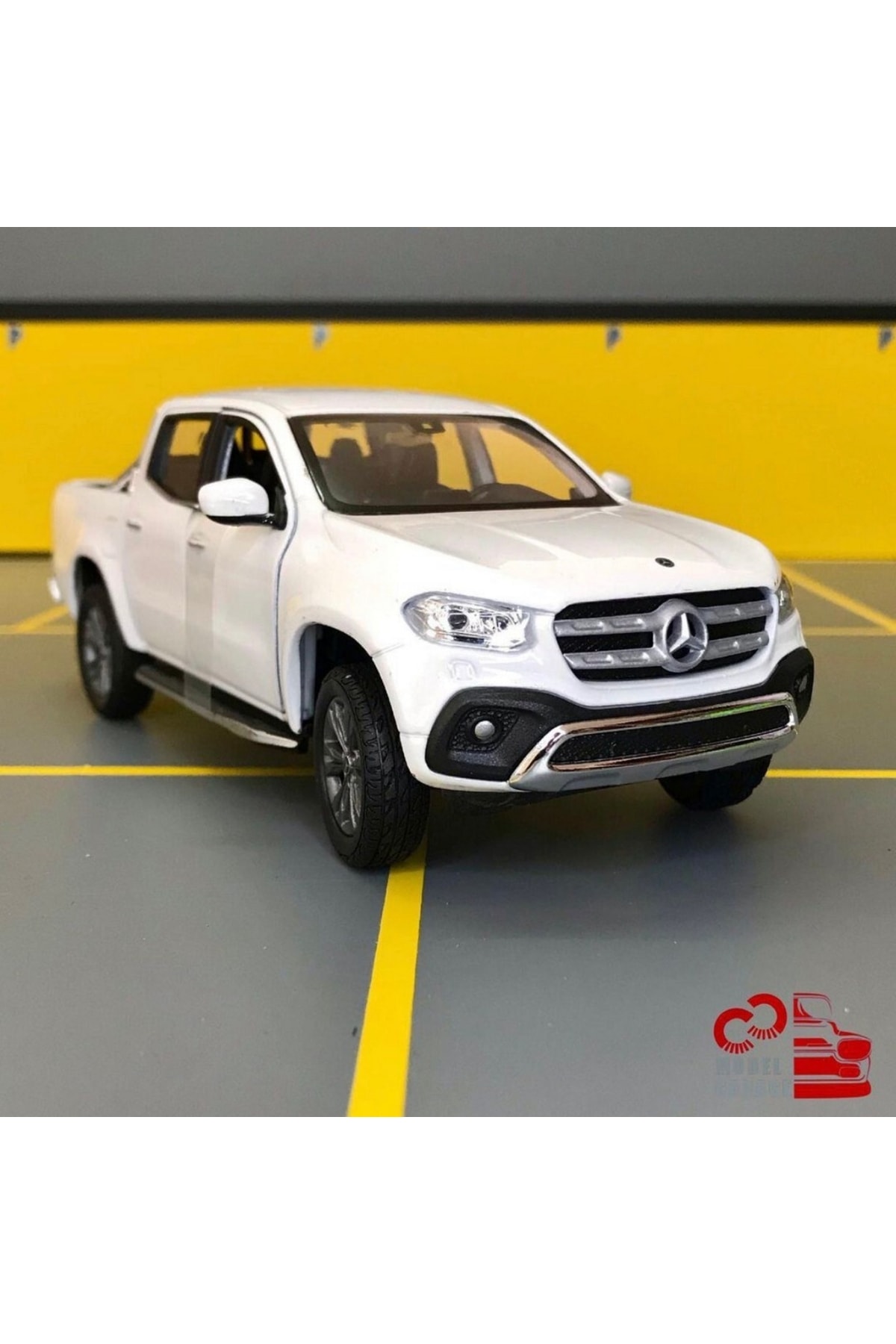مدل خودرو مرسدس بنز X CLASS 1 24 SCALE C&amp;C MODEL GARAGE DIECAST METAL CAR اورجینال WELLY