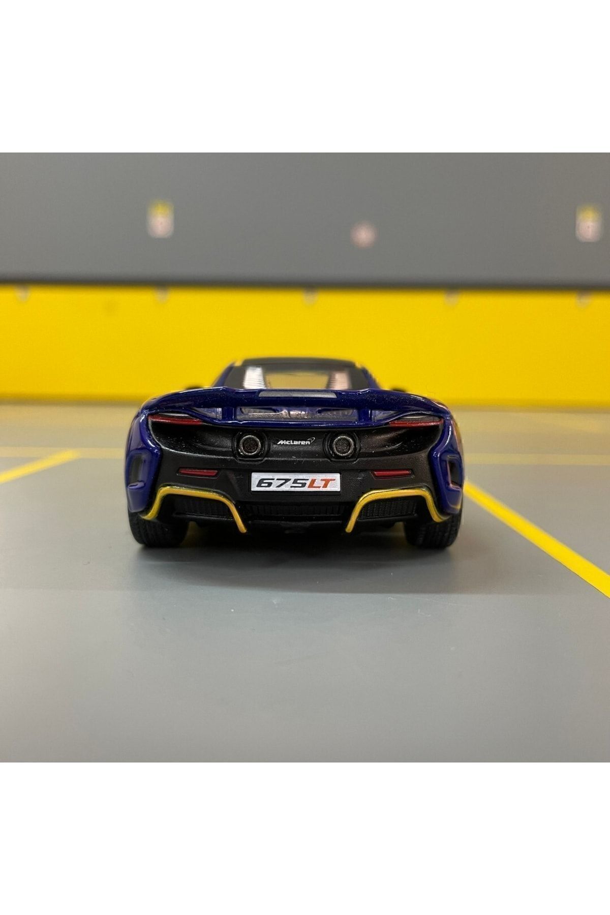 مدل خودرو MCLAREN 675LT 1 36 SCALE DIECAST METAL CAR PULL DROP TOY اورجینال Kinsmart