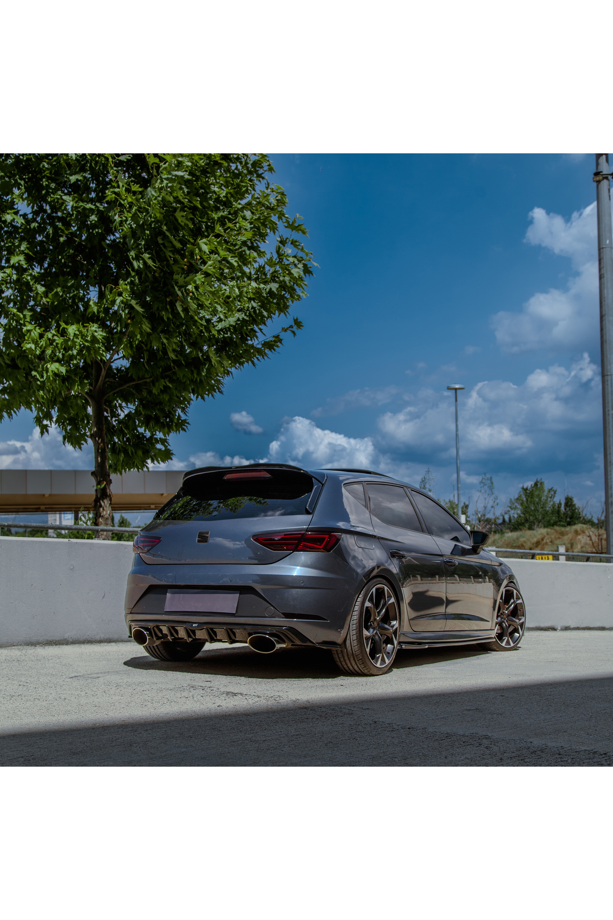 کیت بدنه خودرو تی‌ام‌زد گاراژ TMZ Garage برای Seat Leon FR مدل‌های ۲۰۱۷ تا ۲۰۱۹، مشکی پیانویی