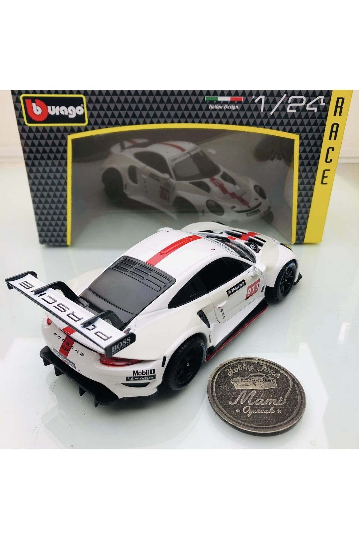 مدل خودرو 2023 جدید پورشه 911 RSR GT سفید قرمز 1:24 SCALE برند BURAGO اورجینال Burago