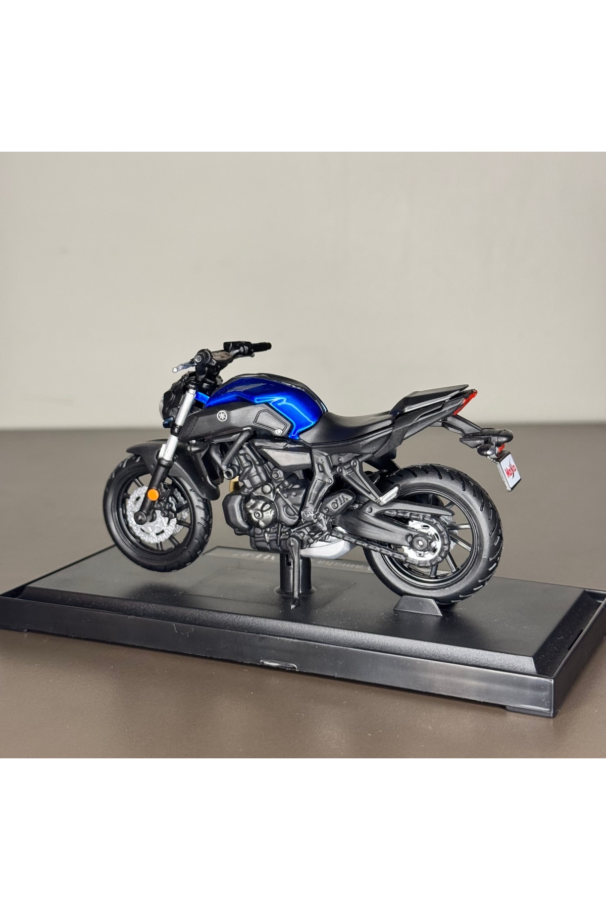 مدل خودرو 1:18 مقیاس 2018 یاماها MT07 موتور سیکلت مجموعه پلاستیکی DIECAST اسباب بازی هدیه سرگرمی اورجینال GM Auto Store