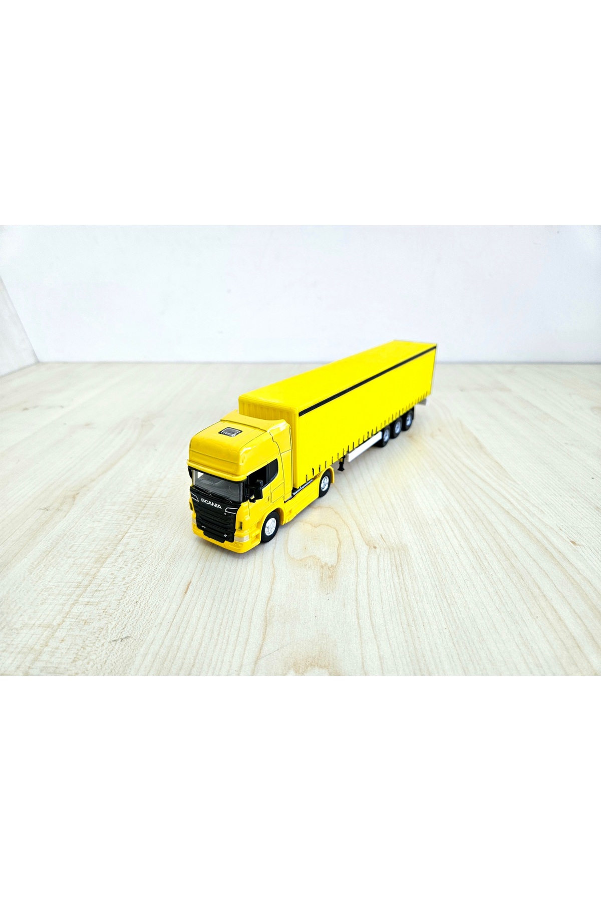 مدل خودرو MAN TGX TRUCK MODEL به طول 25 سانتی متر در مقیاس 1 64 زرد رنگ نام شرکت را می توان نوشت اورجینال WELLY
