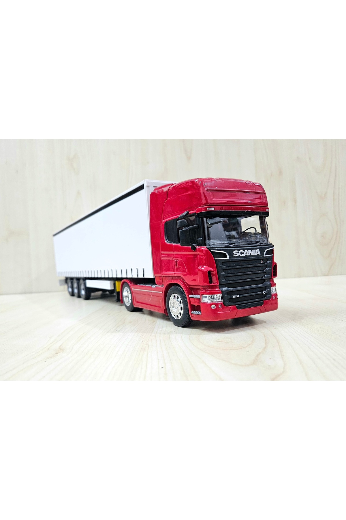 مدل خودرو نیم متر طول 1 32 SCANIA R730 TILT TRUCK MODEL نام نوشته شده قرمز اورجینال WELLY