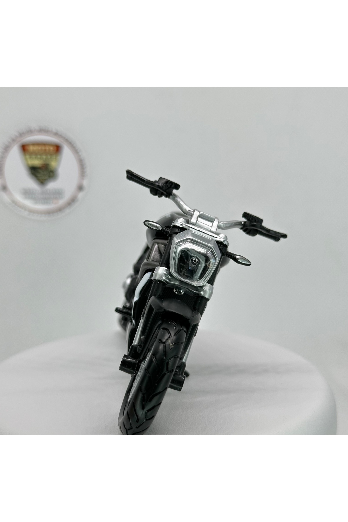 مدل خودرو موتورسیکلت DUCATI XDIAVEL 1:18 DIECAST METAL MODEL – دارای مجوز MAISTO اورجینال BBURAGO