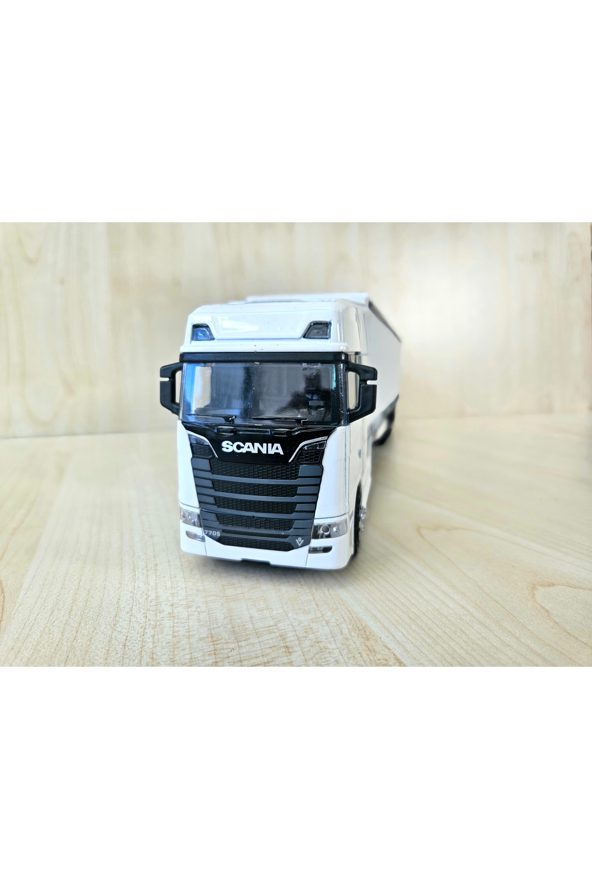 مدل خودرو کامیون SCANIA 770S به طول 33 سانتی متر در مقیاس 1 50 سفید نام شرکت را می توان نوشت اورجینال Maket