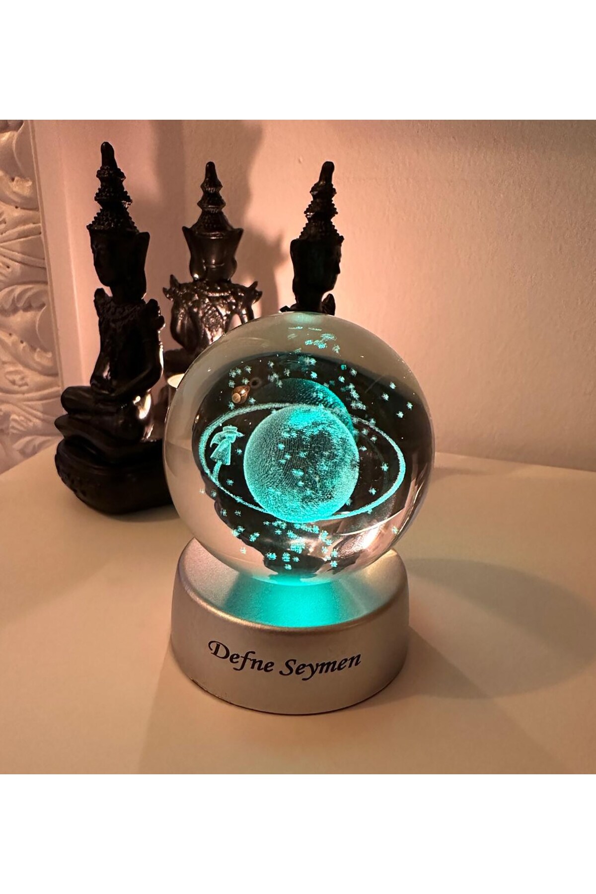 گوی برفی سیاره کهکشان SATURN GIRL شخصی سازی شده با تغییر رنگ LED دارای نور شیشه ای گلوب از ترکیه HEDİYEBİZİZ