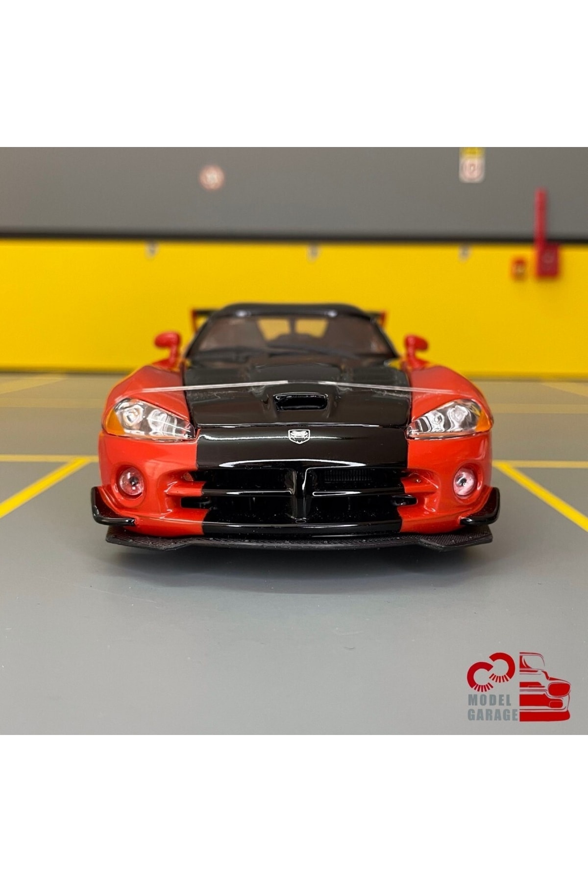 مدل خودرو DODGE VIPER SRT 10 ACR 1 24 SCALE C&amp;C MODEL GARAGE DIECAST METAL CAR اورجینال Burago