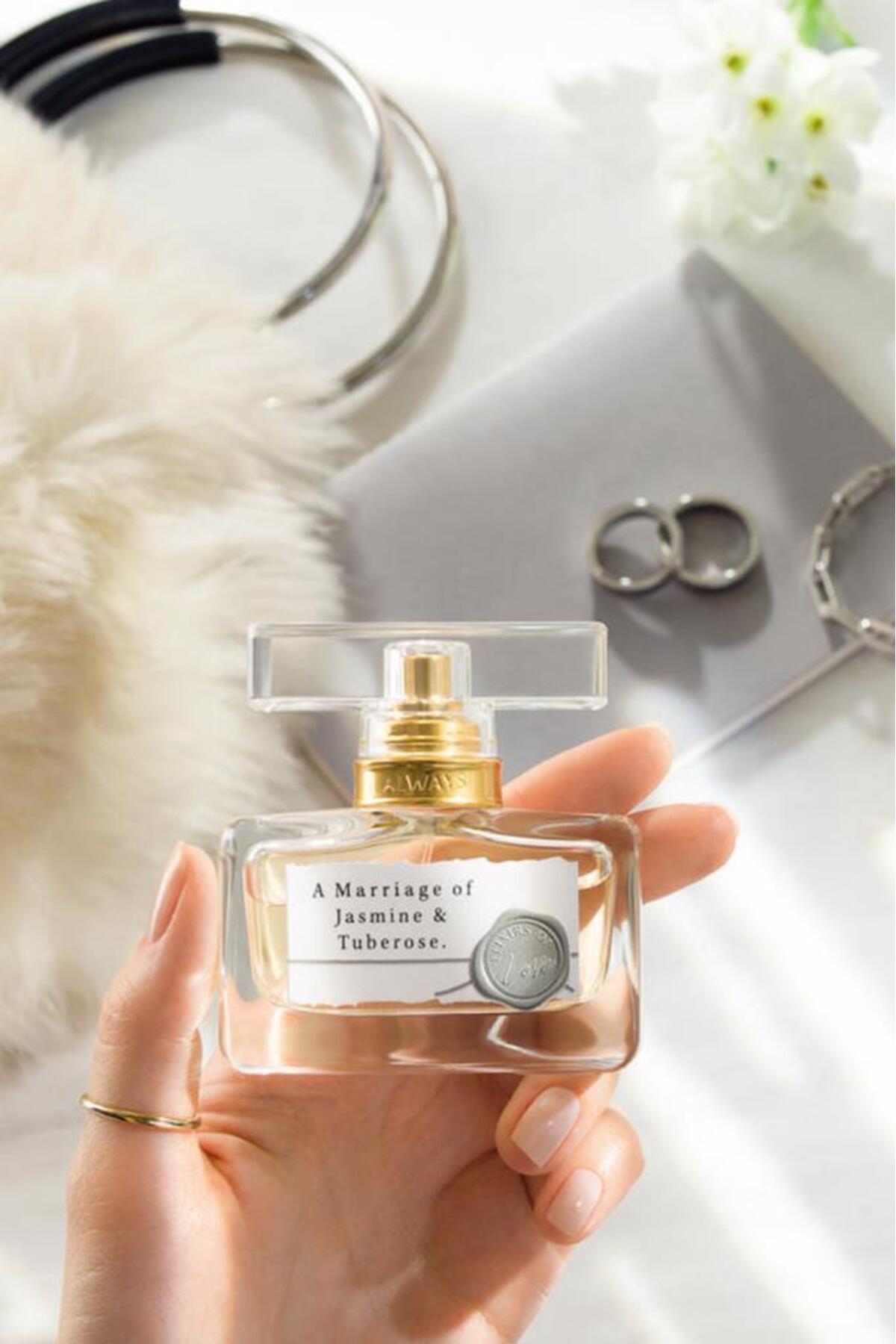 Avon عطر زنانه 30 میلی لیتری با ترکیب گل یاسمین و توبرز