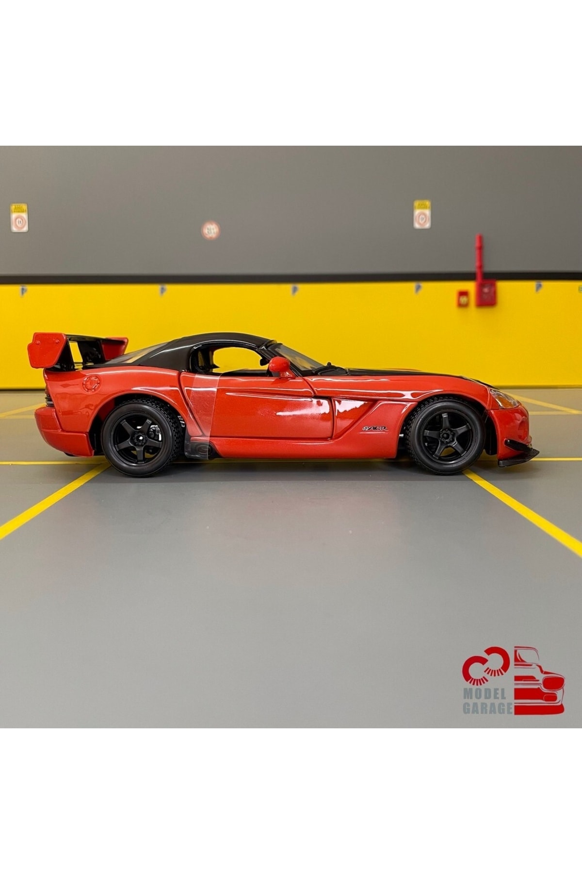 مدل خودرو DODGE VIPER SRT 10 ACR 1 24 SCALE C&amp;C MODEL GARAGE DIECAST METAL CAR اورجینال Burago