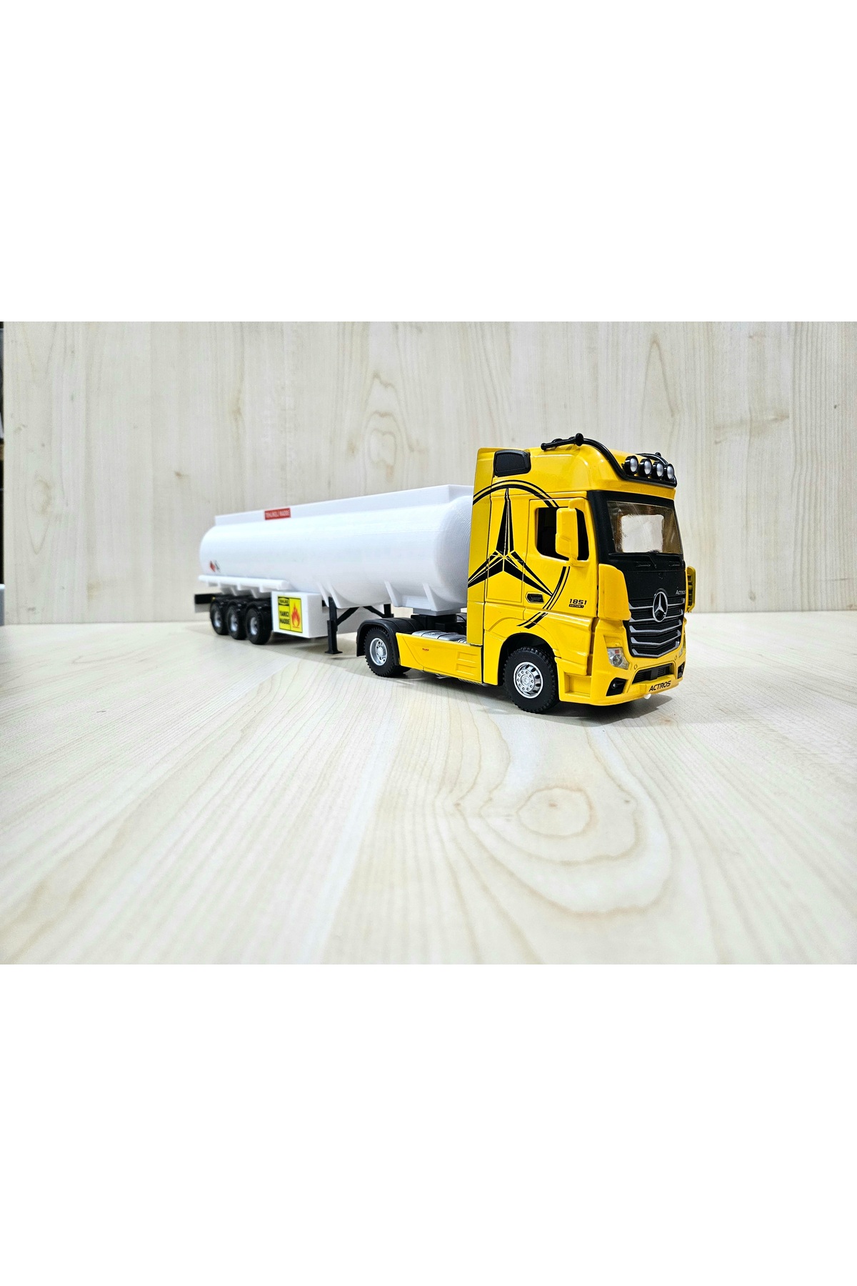 مدل خودرو طول نیم متر 1 36 MERCEDES ACTROS TANKER TRUCK MODEL نام نوشته شده زرد اورجینال Maket