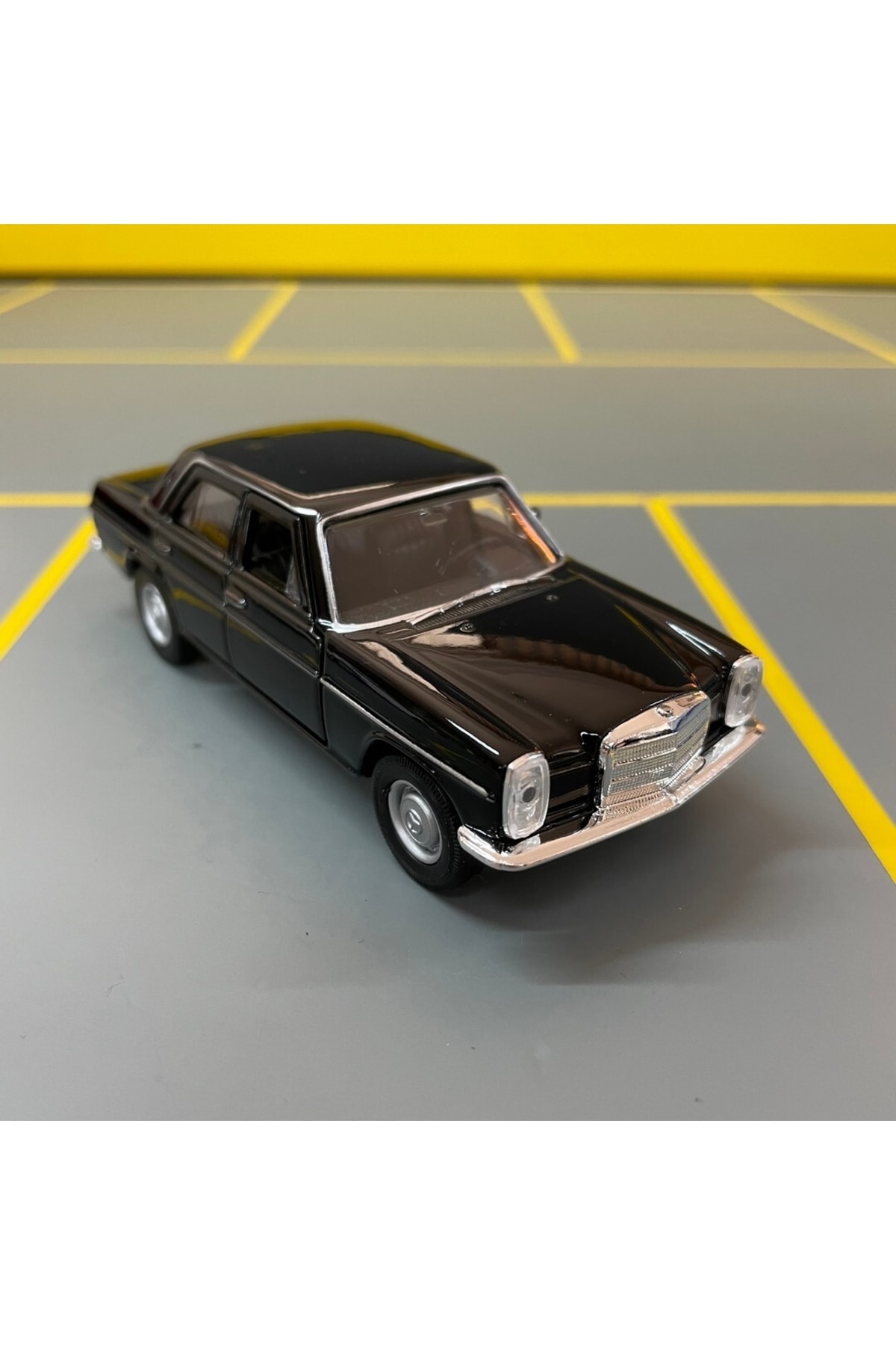 مدل خودرو MERCEDES BENZ 220 W115 1 36 SCALE DIECAST METAL MODEL CAR PULL DROP TOY اورجینال WELLY