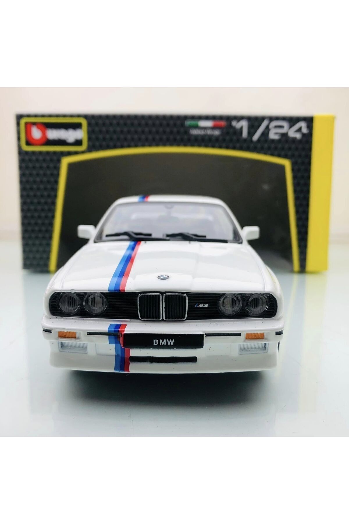 مدل خودرو جدید 1988 BMW M3 E30 سفید 1:24 SCALE مارک BURAGO اورجینال Burago