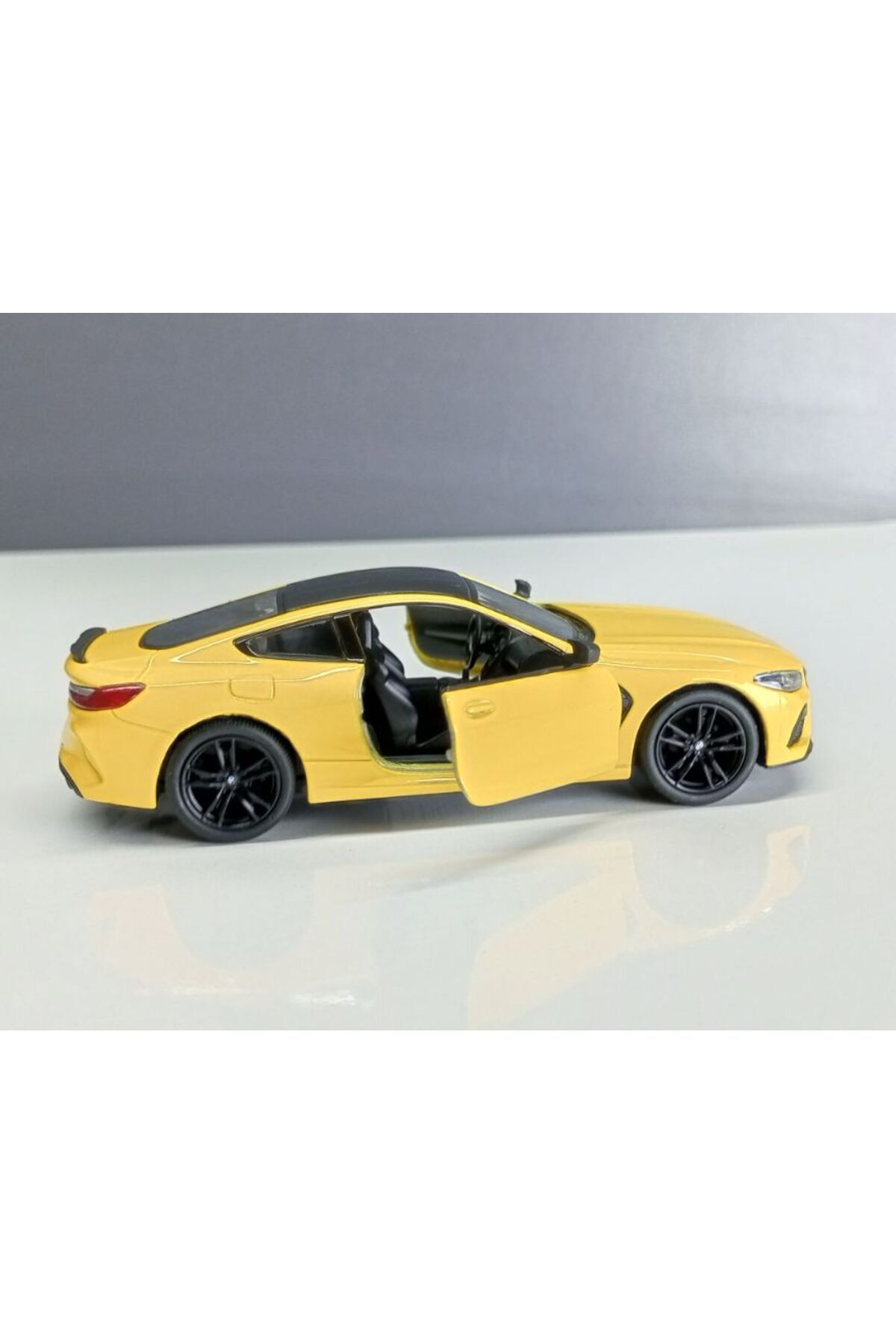 مدل خودرو 1:38 BMW M8 COMPETITION کوپه زرد اورجینال Kinsmart
