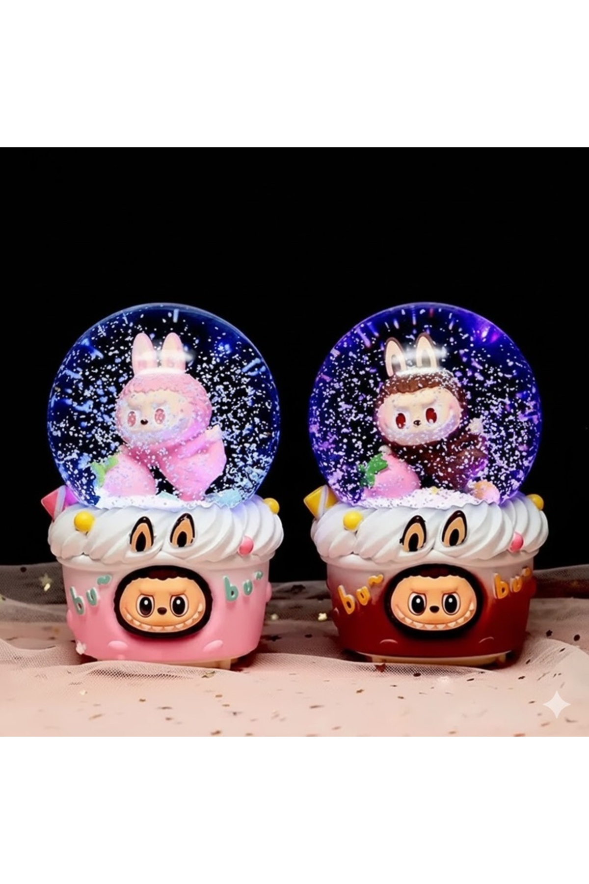 گوی برفی LABUBU SNOW GLOBE | شکل کلکسیونی گلاب گیفت دکوراتیو سایز متوسط ​​13 سانتی متر از ترکیه keyfisepet en keyifli sepet