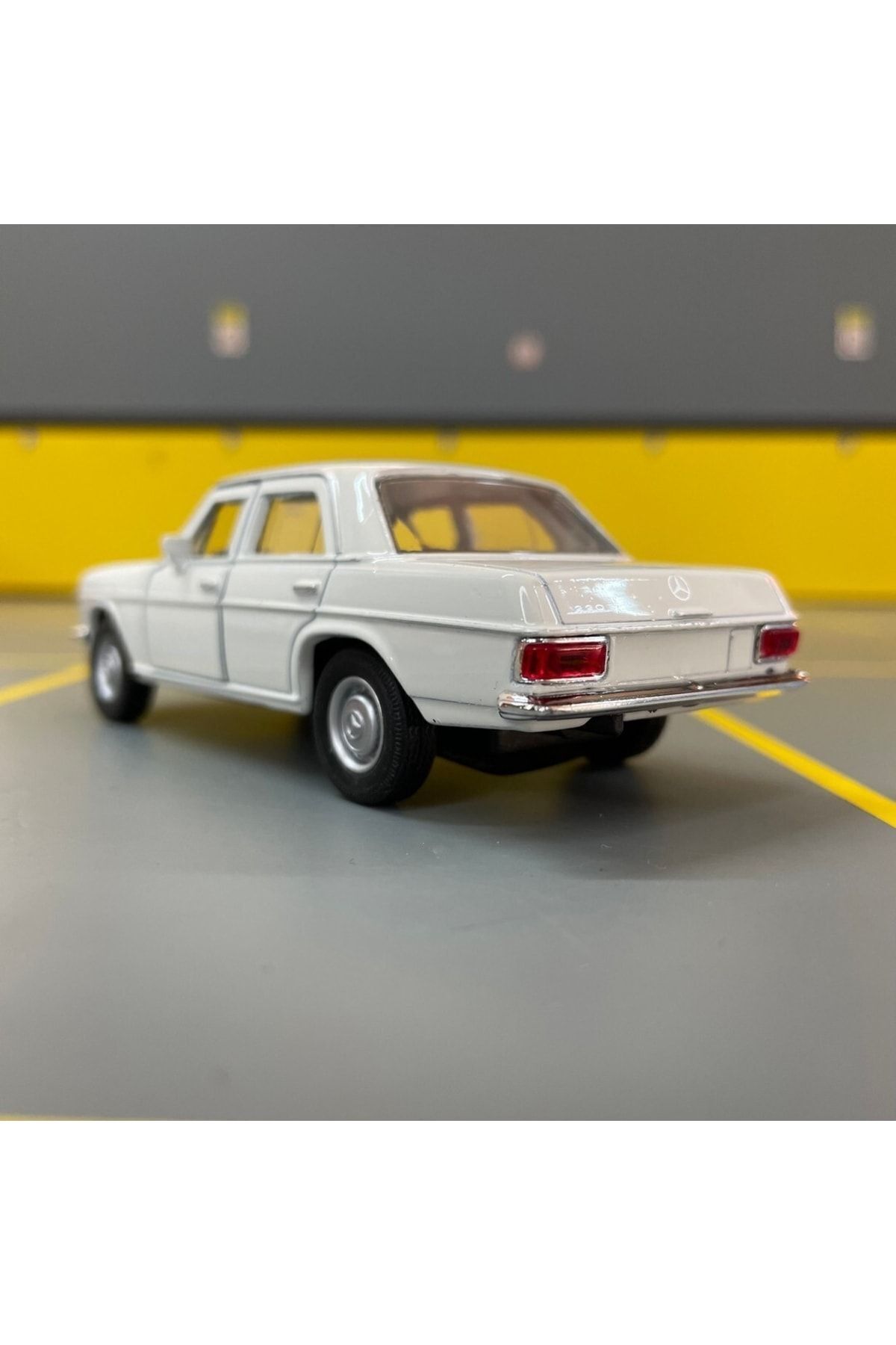 مدل خودرو MERCEDES BENZ 220 W115 1 36 SCALE DIECAST METAL MODEL CAR PULL DROP TOY اورجینال Genel Markalar