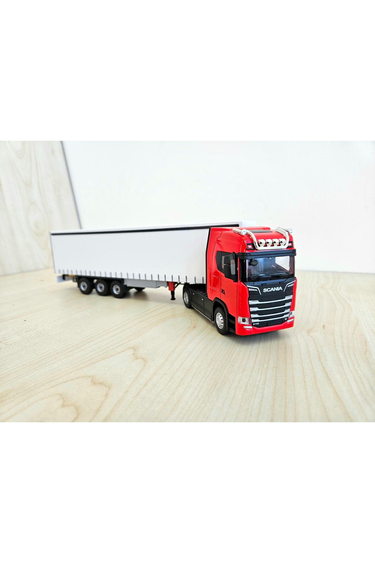 مدل خودرو کامیون قرمز SCANIA S730 به طول 30 سانتی متر در مقیاس 1 50 نام شرکت را می توان نوشت اورجینال Maket