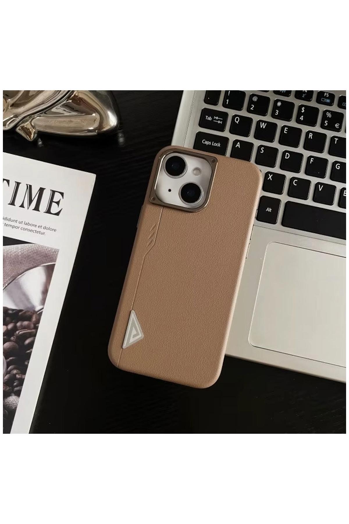 کاور و قاب سازگار APPLE IPHONE 15 چرمی ARVENTO ELITE شارژ بی سیم DESERT TITANIUM اورجینال Zebana