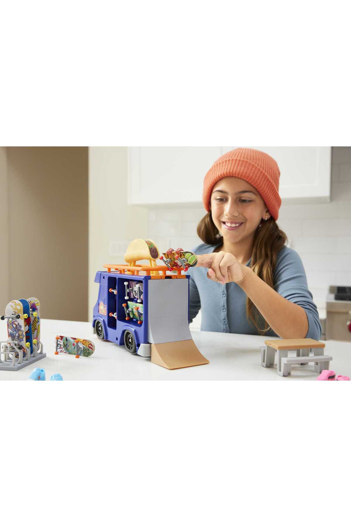 ست حرفه ای مجموعه بازی ماشین TACO SKATE HMK00 هات ویلز اورجینال HOT WHEELS