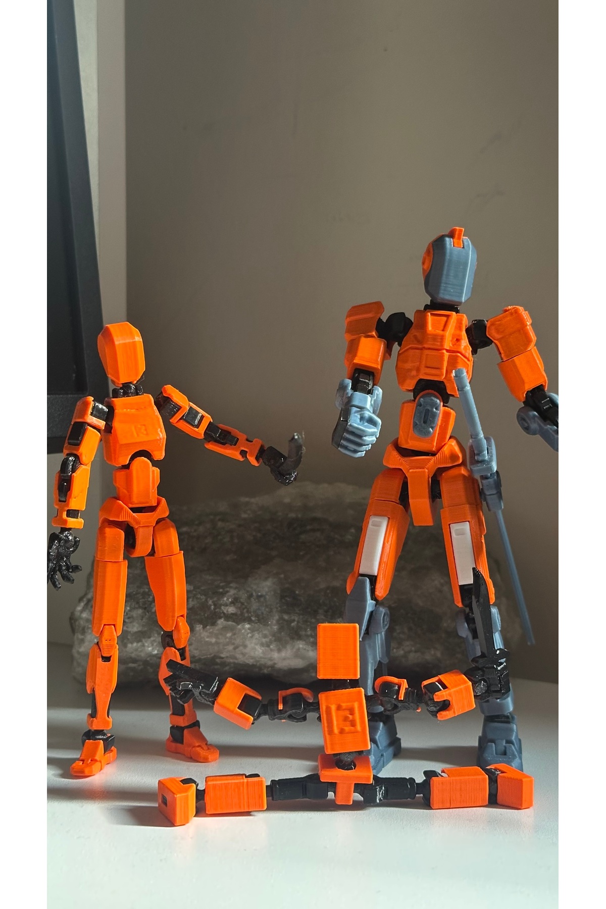 اسباب بازی های فیگور دیگر LUCKY 13 TITAN MINI ACTION FIGUR ROBOT TOY ORANGE ست 3 تایی Loopify