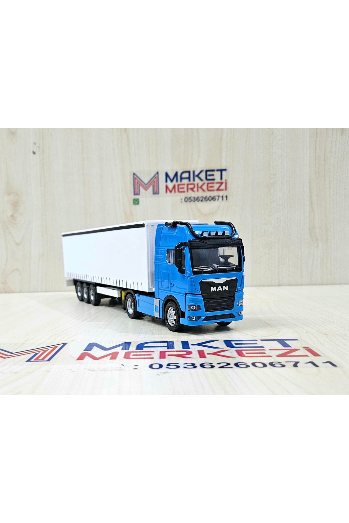 مدل خودرو کامیون BLUE MAN TGX GX به طول 30 سانتی متر در مقیاس 1 50 نام شرکت را می توان نوشت اورجینال Maket