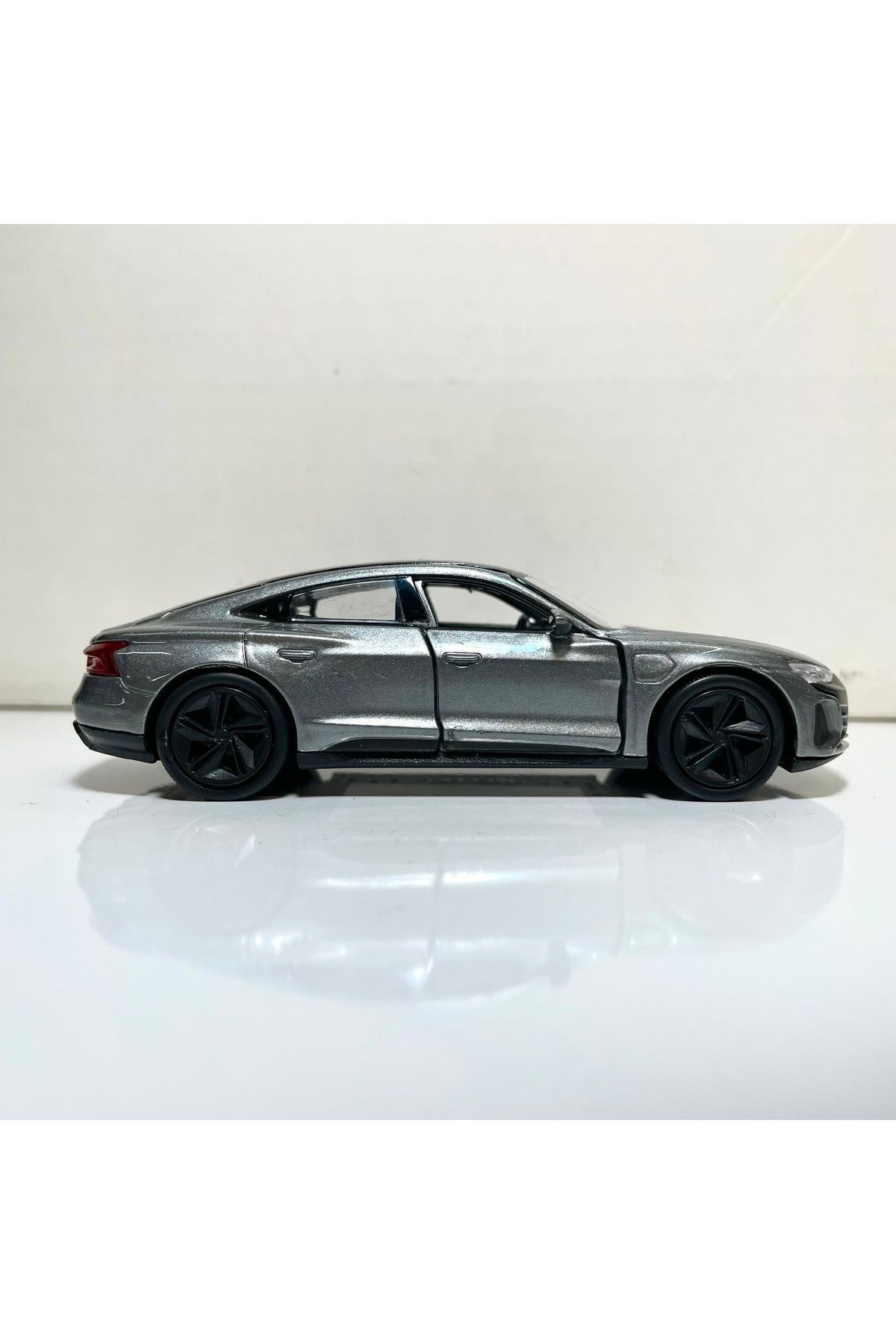 مدل خودرو AUDI RS E TRON GT 1 36 SCALE WELLY DIECAST METAL MODEL CAR TOY اورجینال WELLY