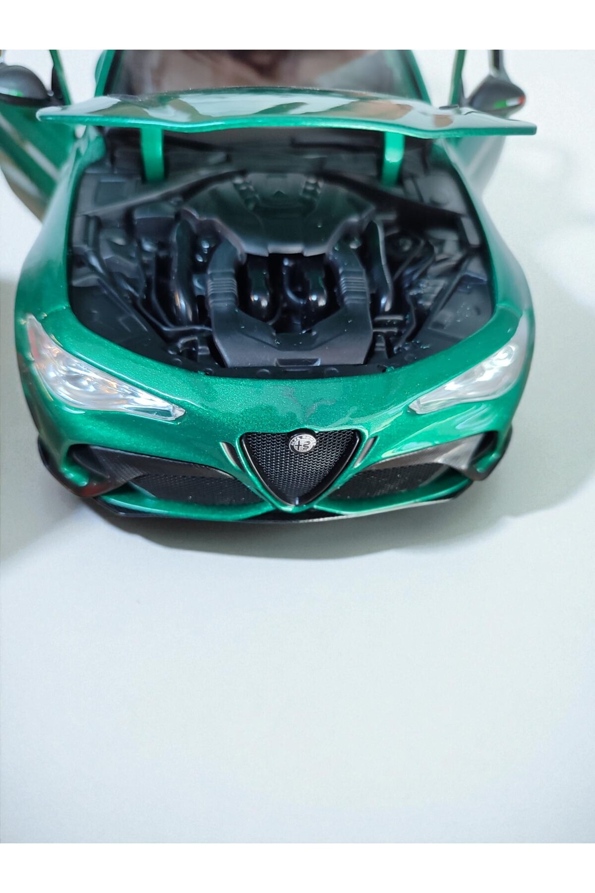 مدل خودرو ماشین کلکسیونی ALFA ROMEO GIULIA GTA 1:18 DIE CAST METALLIC GREEN METAL CAR اورجینال Burago